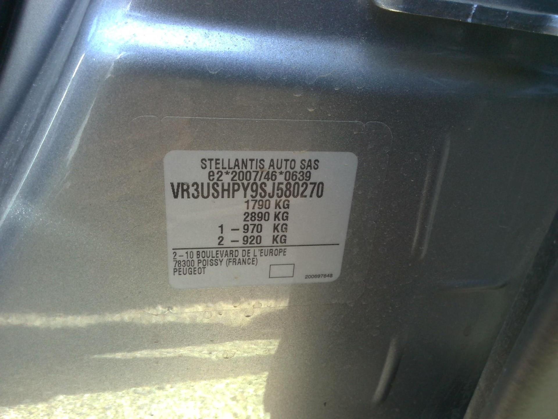 Peugeot 2008 Hybrid 136 e-DCS6 Style 2025