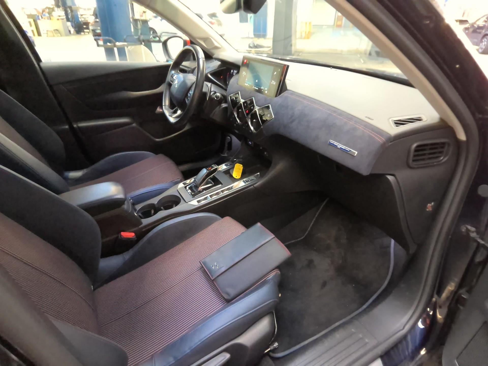 DS DS3 Crossback BlueHDi 130 EAT8 Ines de la Fressange Paris 2021