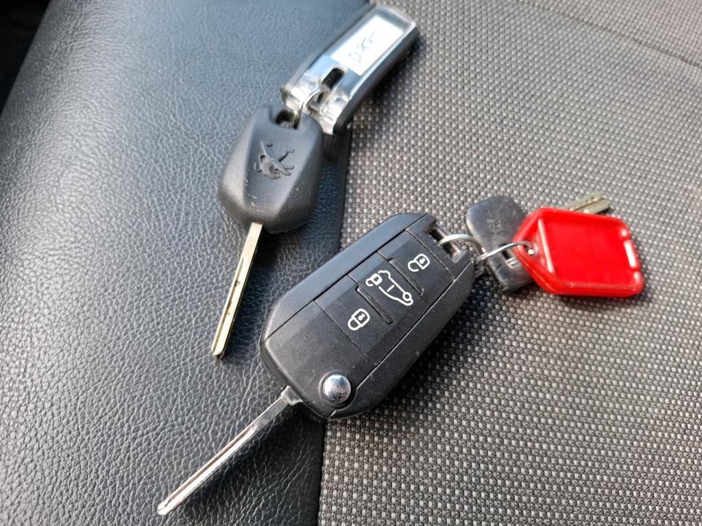Peugeot EXPERT FGN TOLE STANDARD BLUEHDI 95 BVM5 PREMIUM 2019