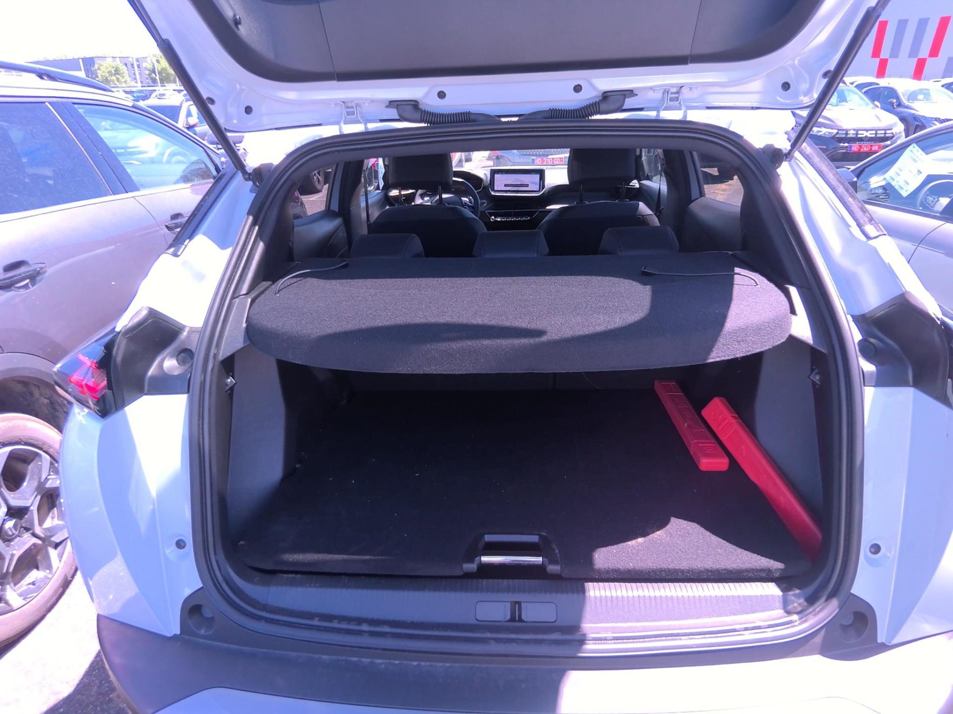 Peugeot 2008 Hybrid 136 e-DCS6 Allure 2025