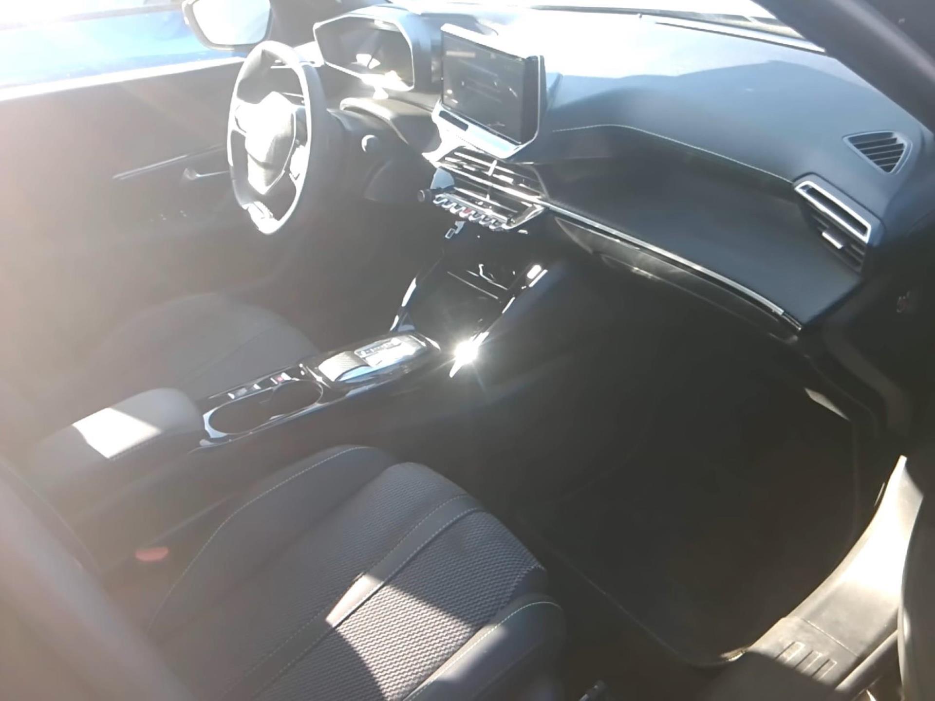 Peugeot 2008 Electrique 50 kWh 136 ch GT 2025
