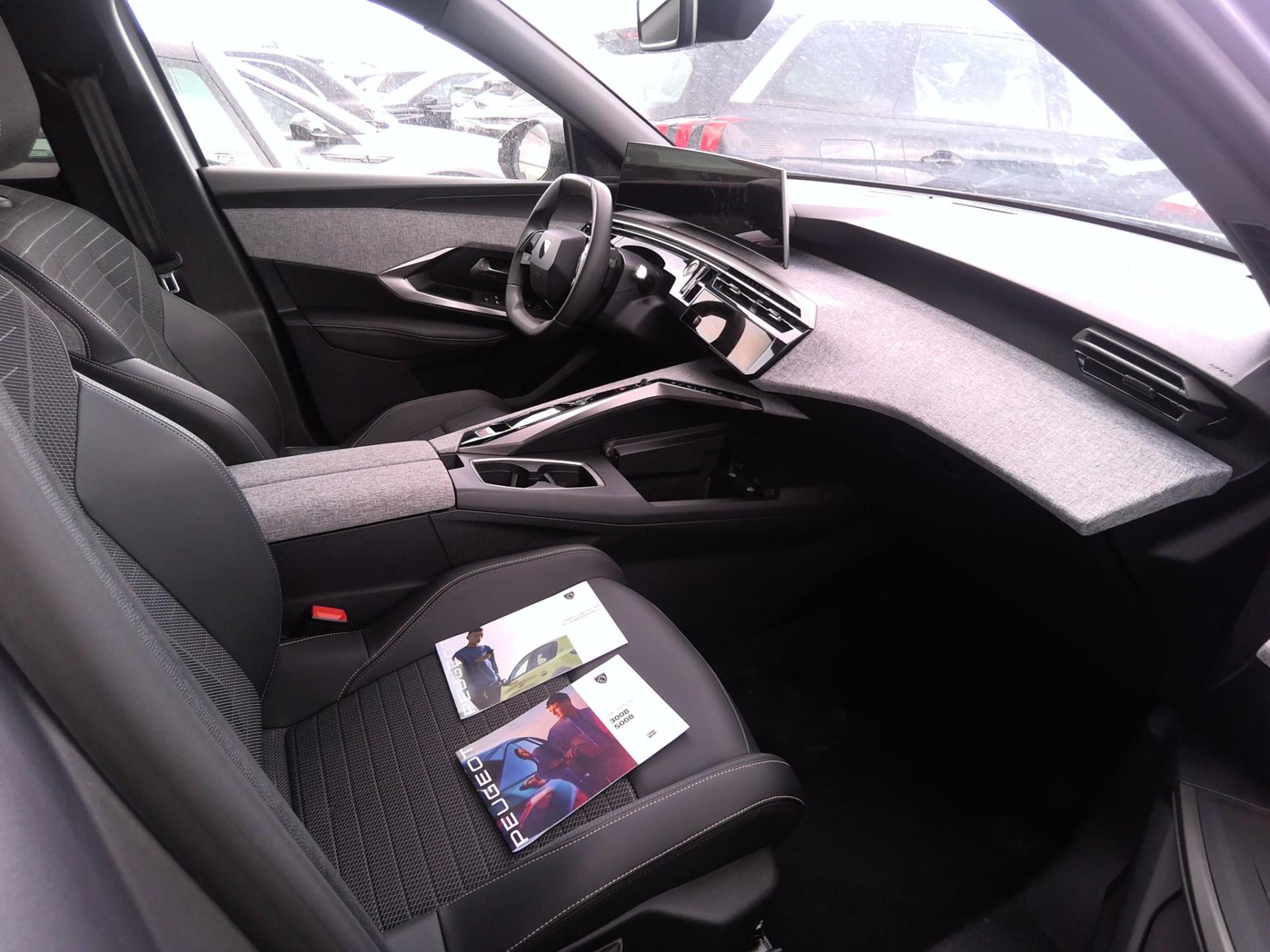 Peugeot 3008 Hybrid 136 e-DCS6 Allure 2024