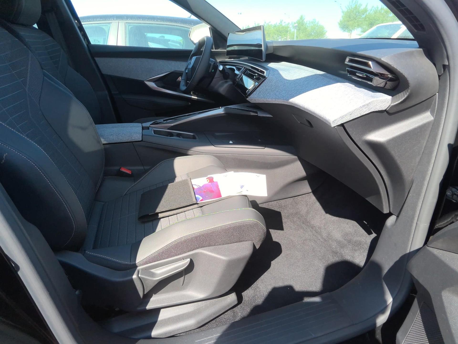 Peugeot 3008 Hybrid 136 e-DCS6 Allure 2024