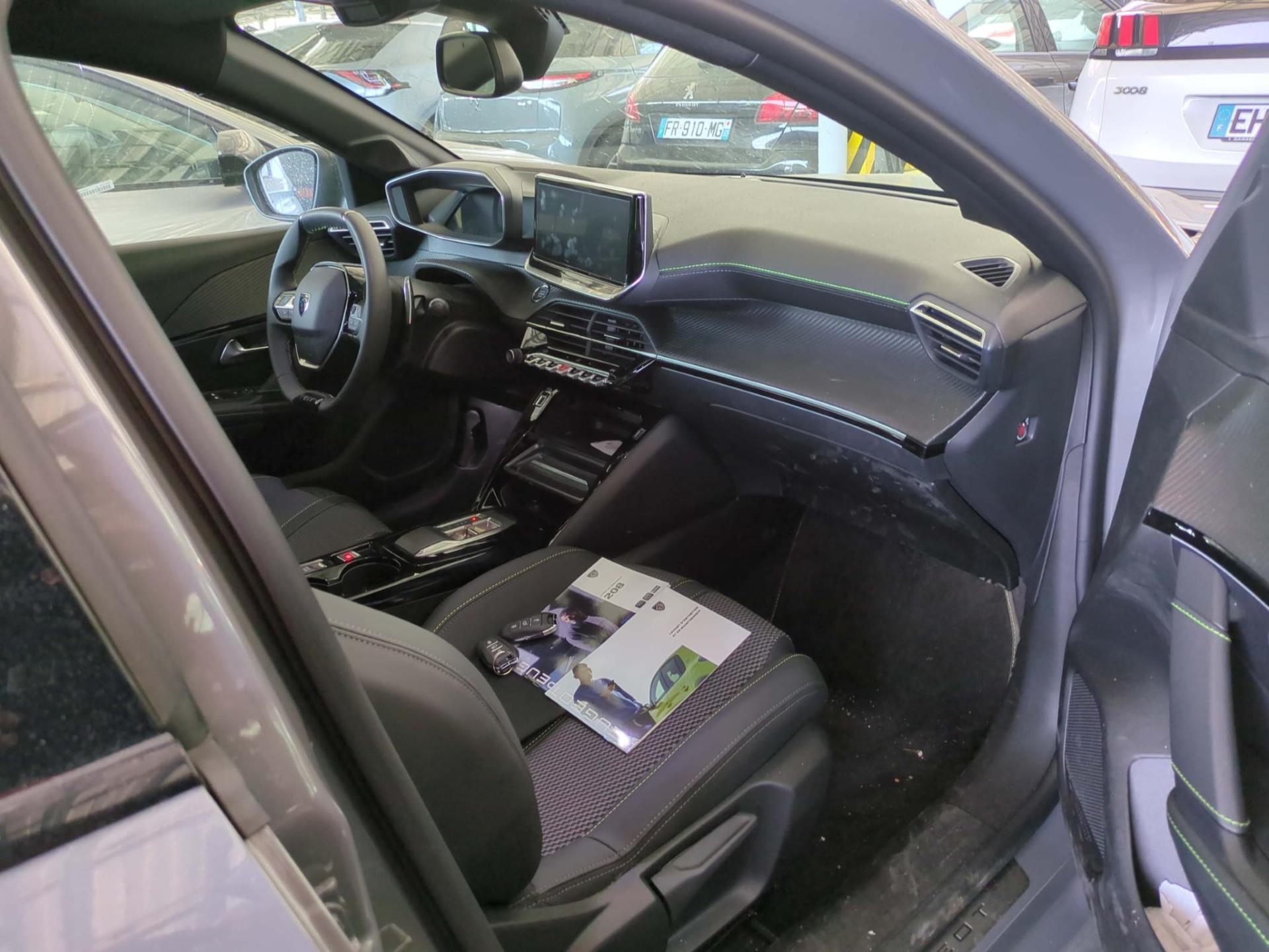Peugeot 208 Hybrid 100 e-DCS6 GT 2025