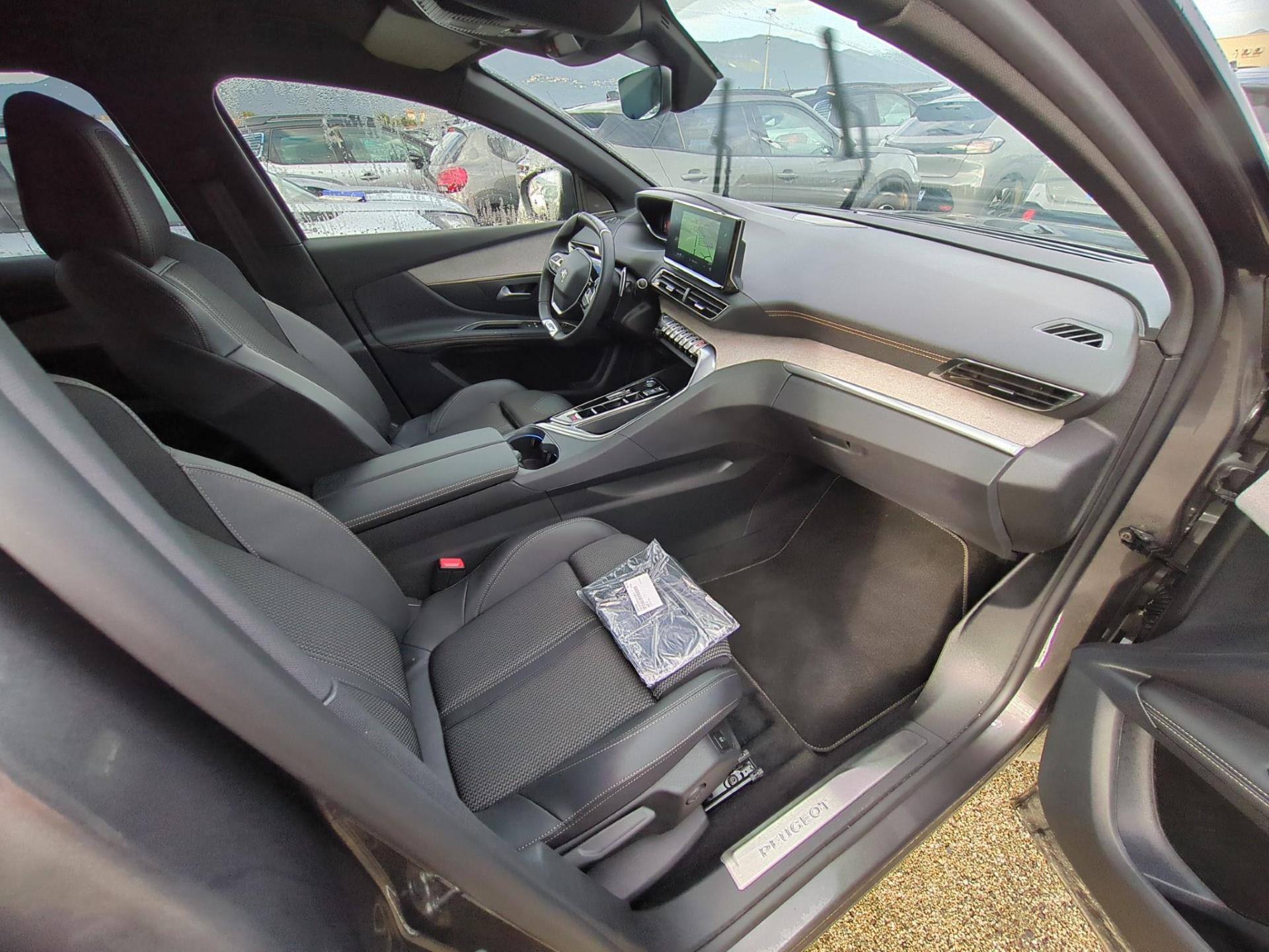 Peugeot 3008 Hybrid 136 e-DCS6 GT 2024