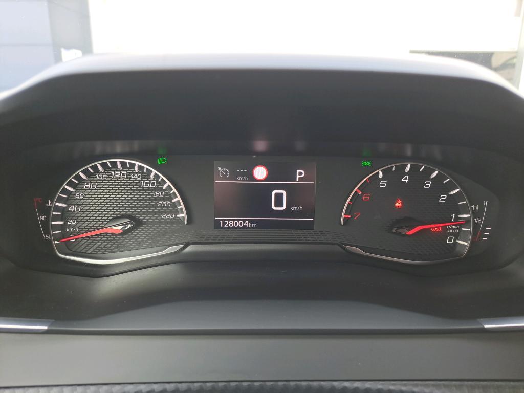 Peugeot 2008 BlueHDi 130 S&S EAT8 Active Business 2021