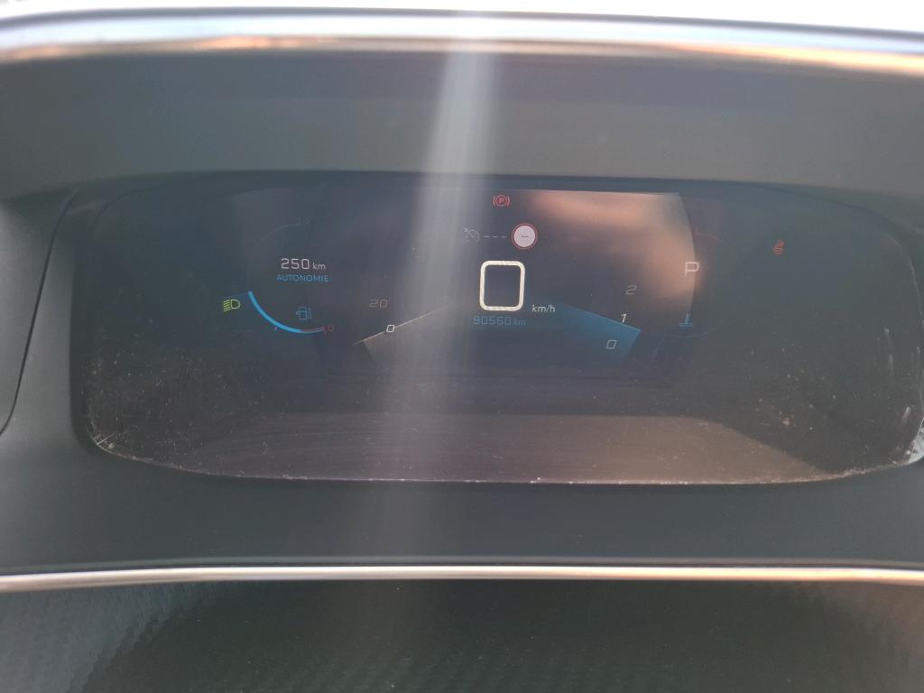 Peugeot 2008 BlueHDi 130 S&S EAT8 Allure Business 2021