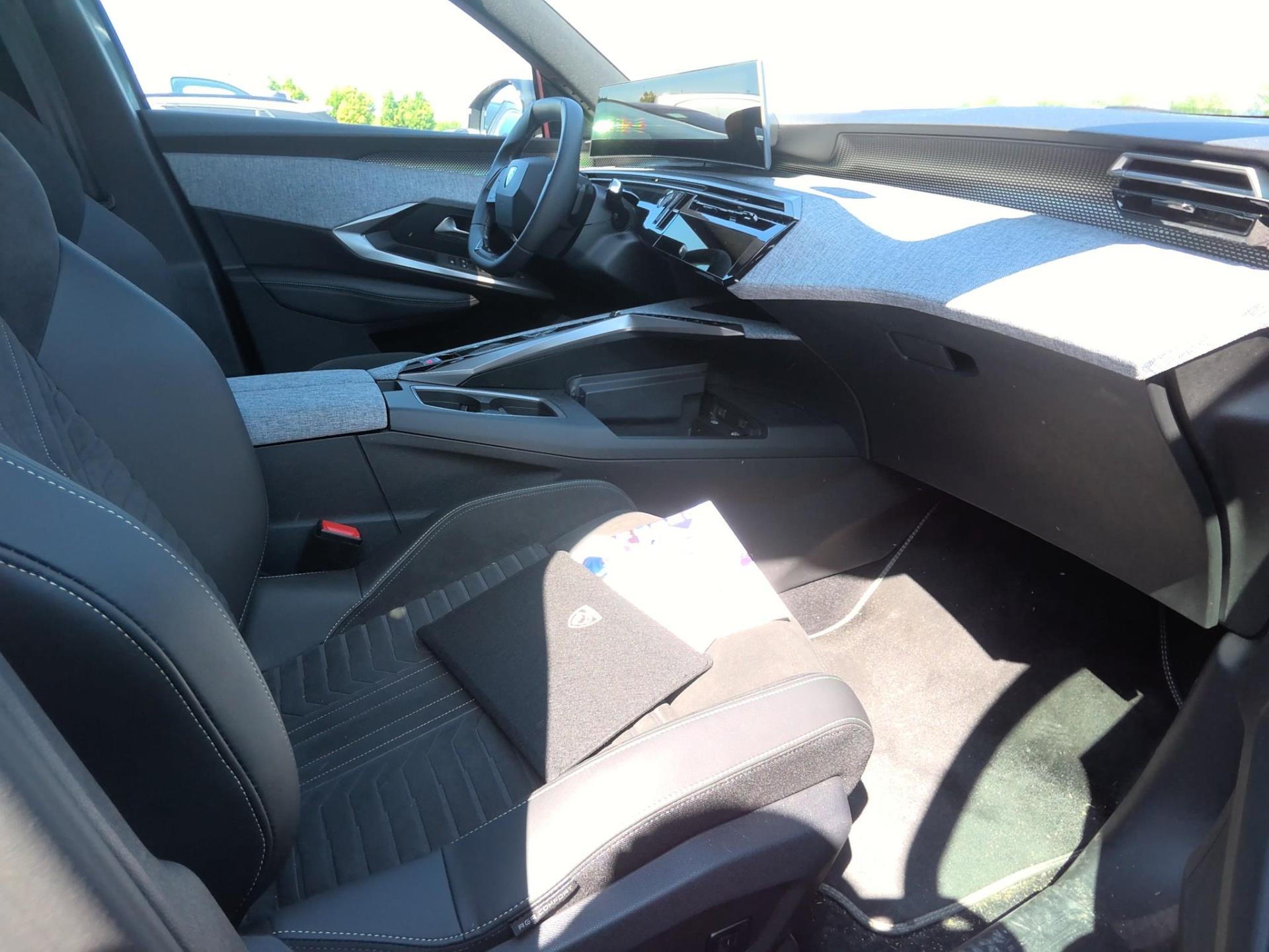 Peugeot 3008 Hybrid 136 e-DCS6 GT 2025