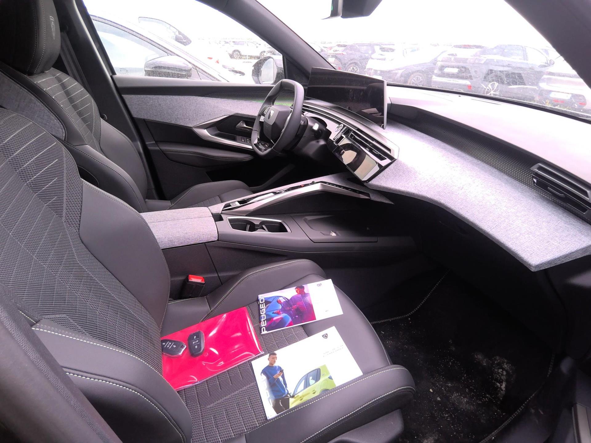 Peugeot 5008 Hybrid 136 e-DCS6 GT 2025