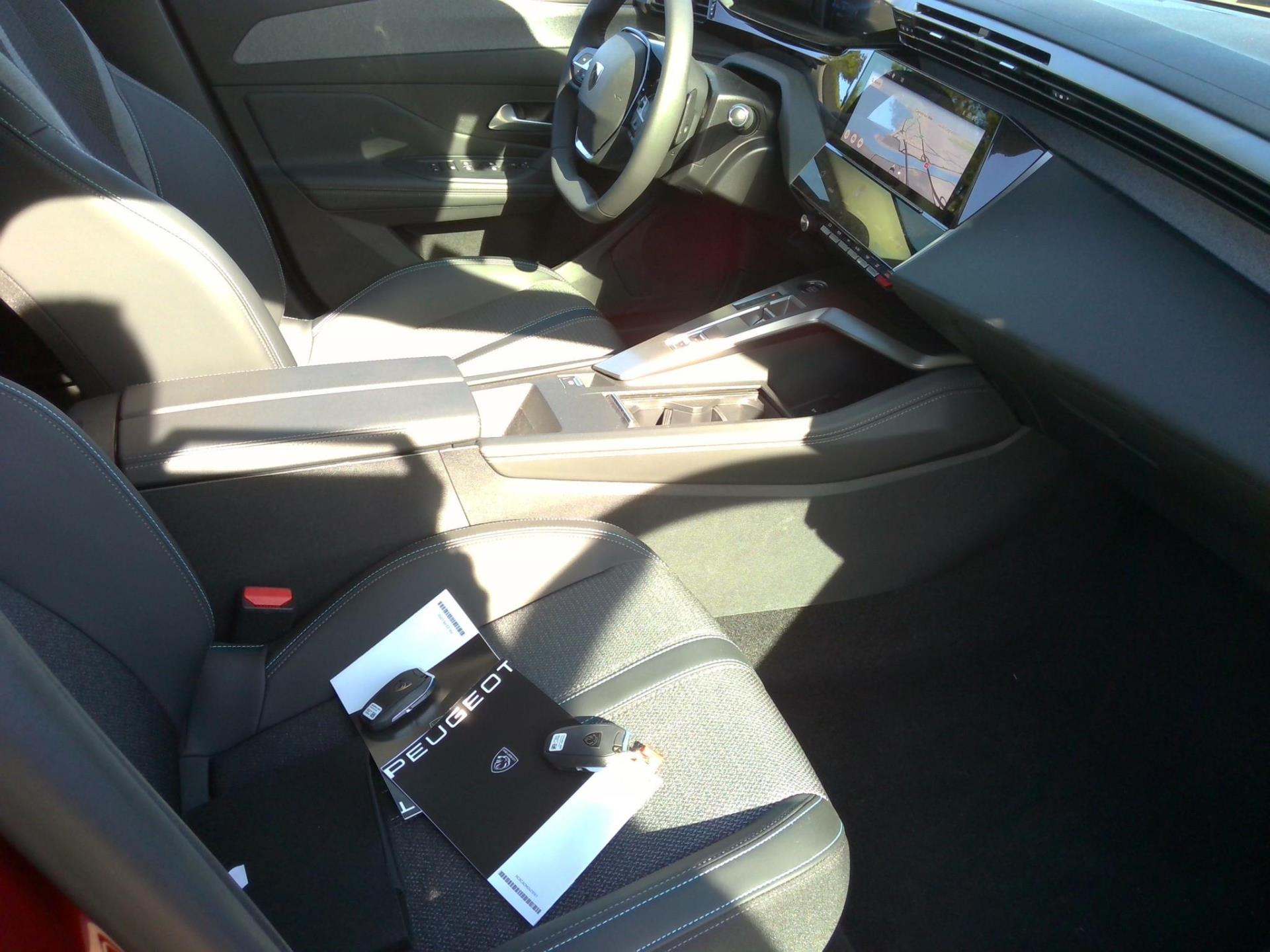 Peugeot 308 PHEV 180 e-EAT8 Allure 2024