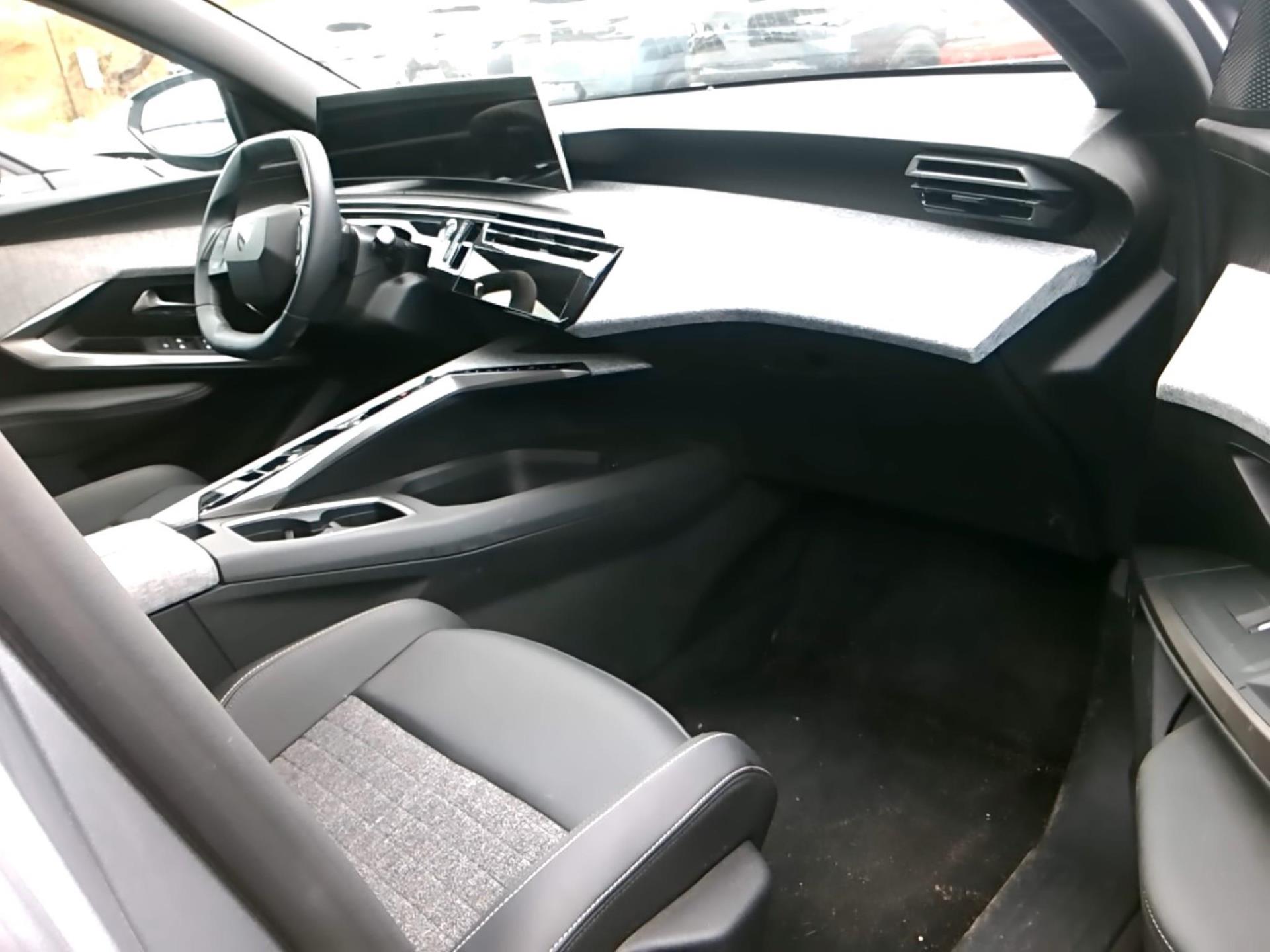 Peugeot 5008 Hybrid 145 ch e-DCS6 Allure 2025