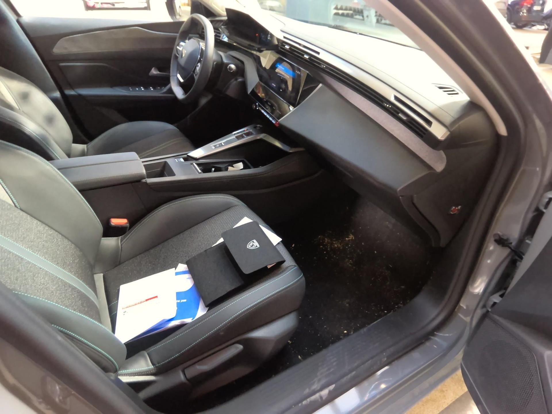 Peugeot 308 PHEV 180 e-EAT8 Allure 2024