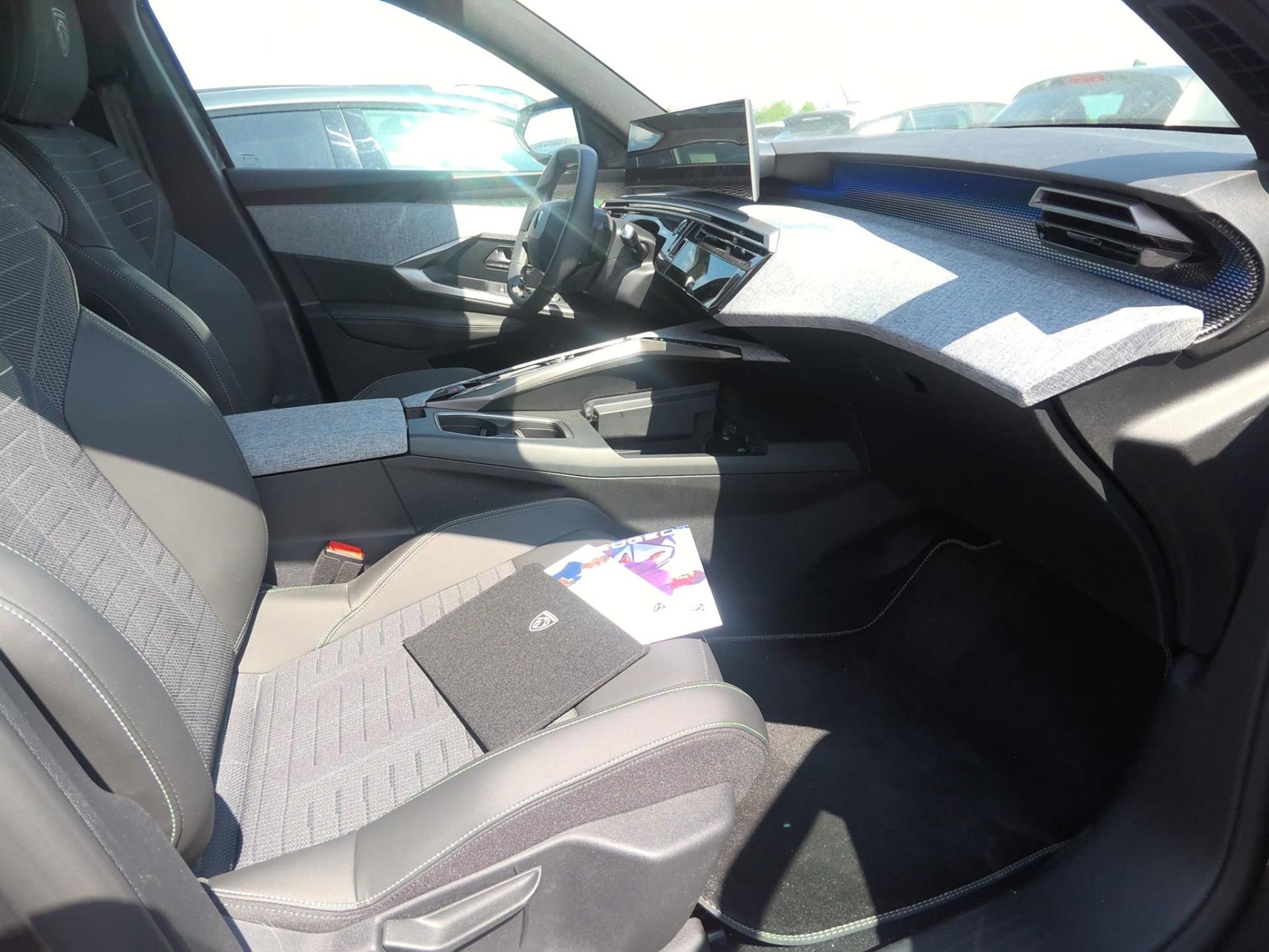 Peugeot 3008 Hybrid 136 e-DCS6 GT 2025