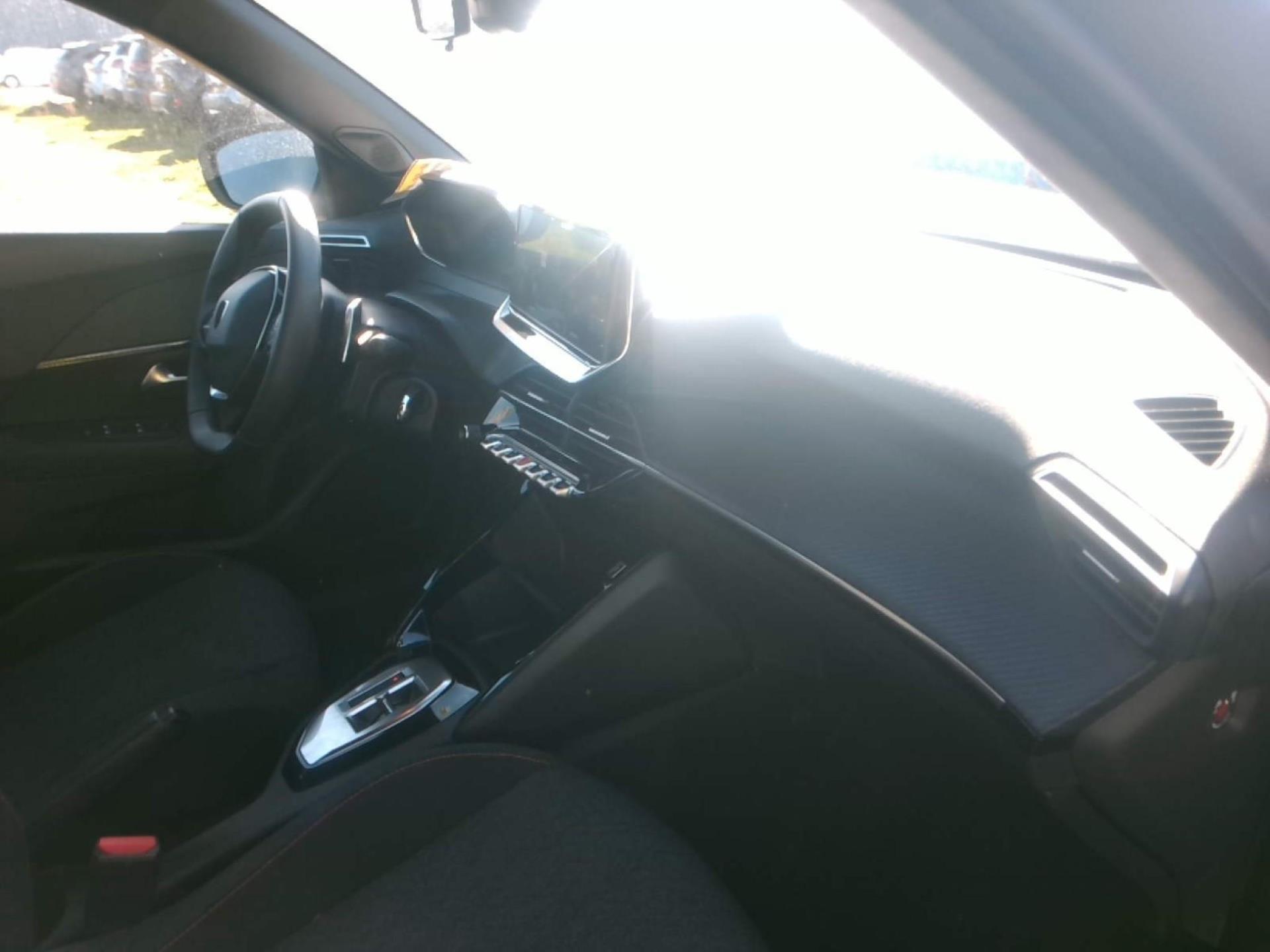 Peugeot 2008 Hybrid 136 e-DCS6 Style 2025