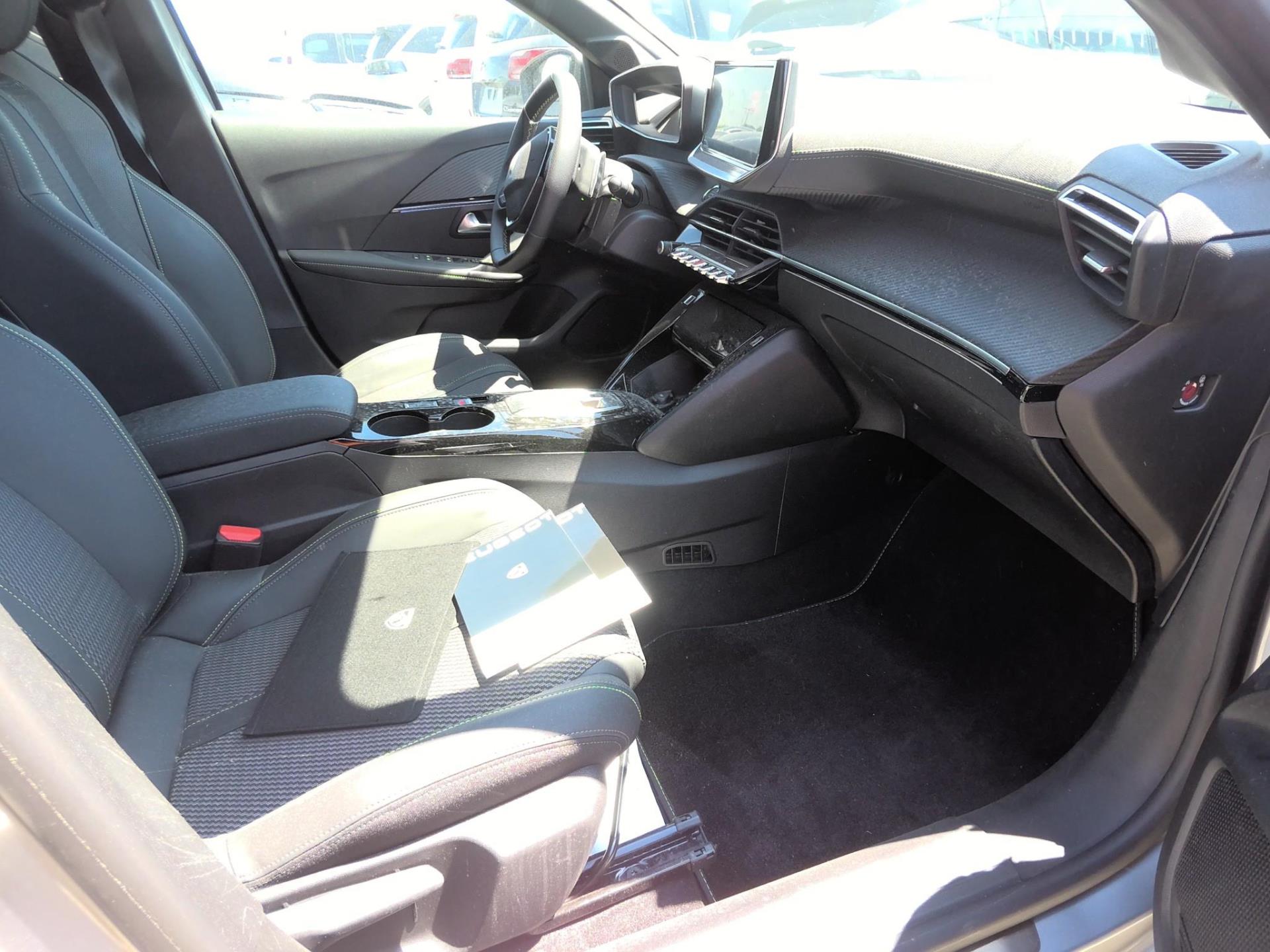 Peugeot 208 Hybrid 100 e-DCS6 GT 2025