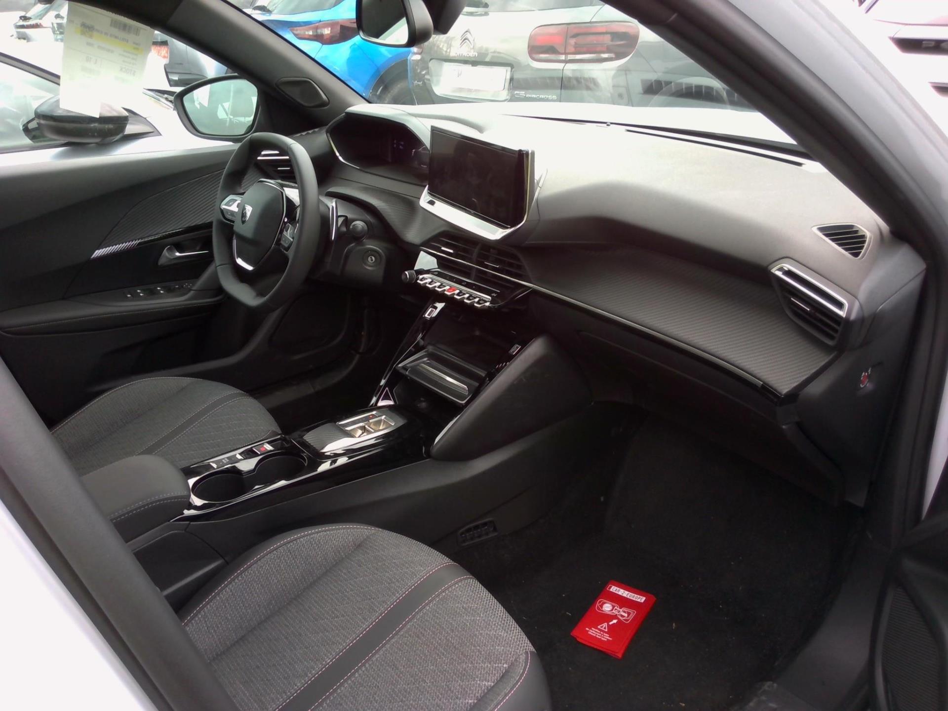 Peugeot 2008 Hybrid 136 e-DCS6 Allure 2024