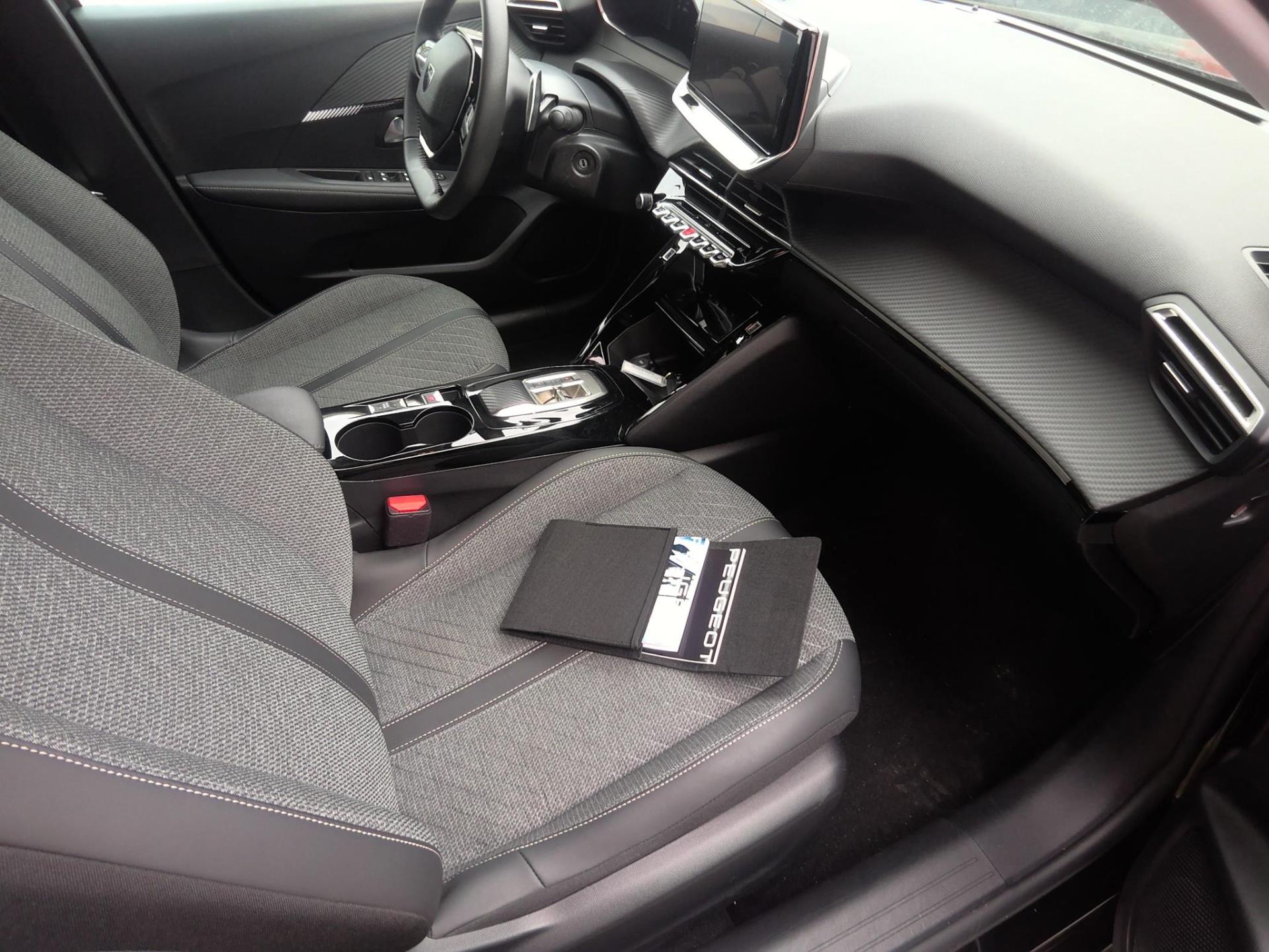 Peugeot 208 Hybrid 100 e-DCS6 Allure 2024