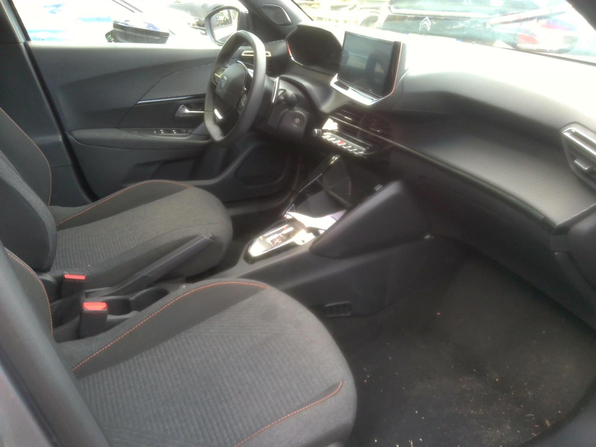 Peugeot 2008 Hybrid 136 e-DCS6 Style 2025