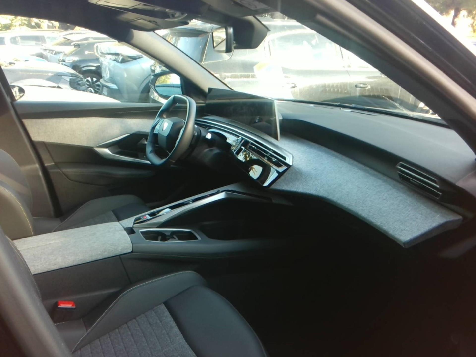 Peugeot 3008 Hybrid 136 e-DCS6 Allure 2025