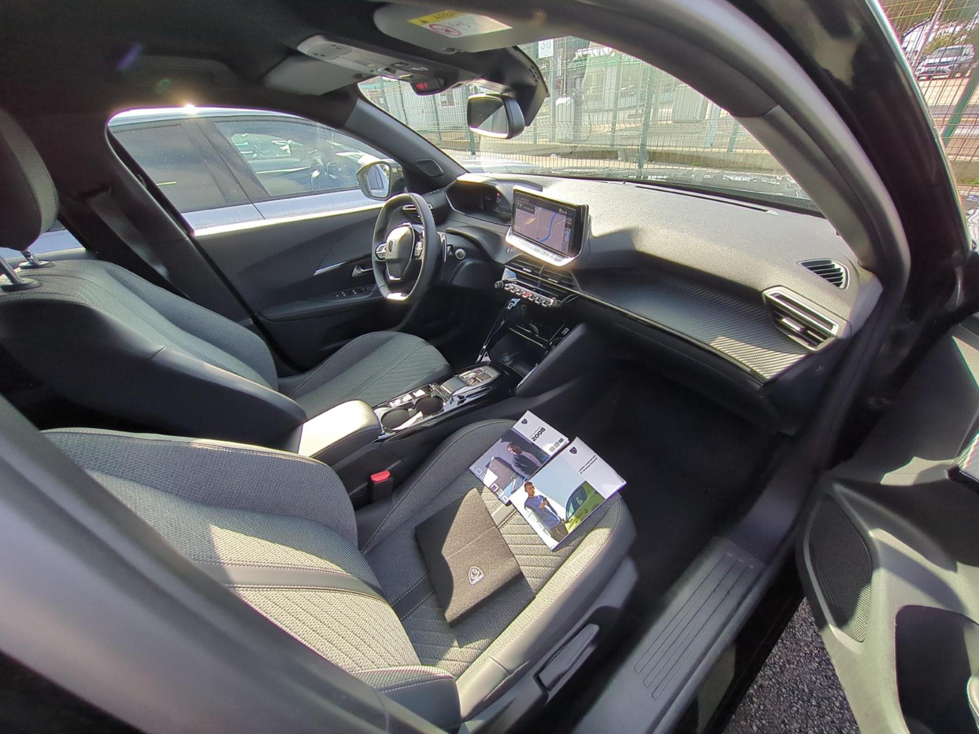 Peugeot 2008 Hybrid 136 e-DCS6 Allure 2024