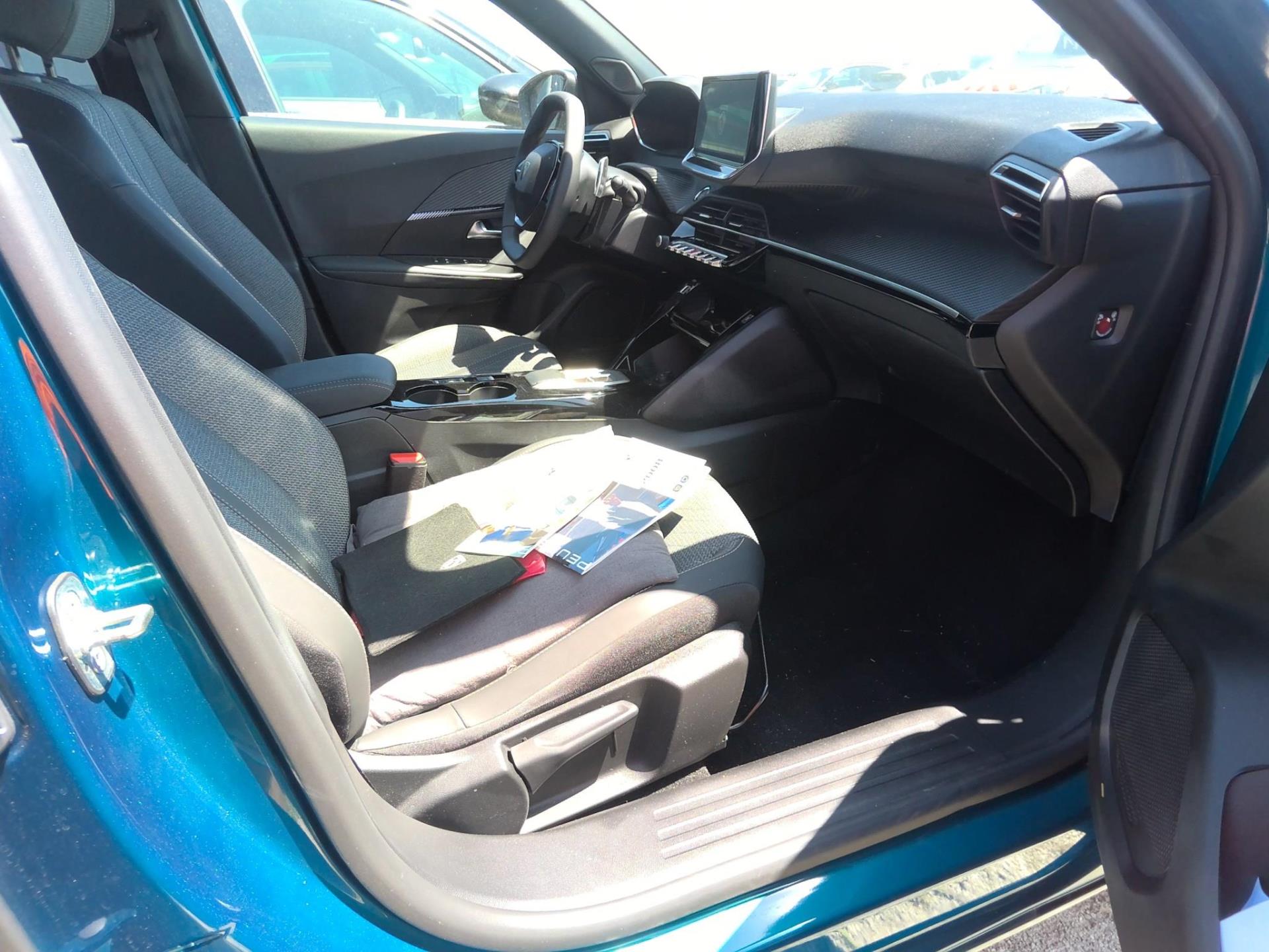 Peugeot 2008 Hybrid 136 e-DCS6 Allure 2025