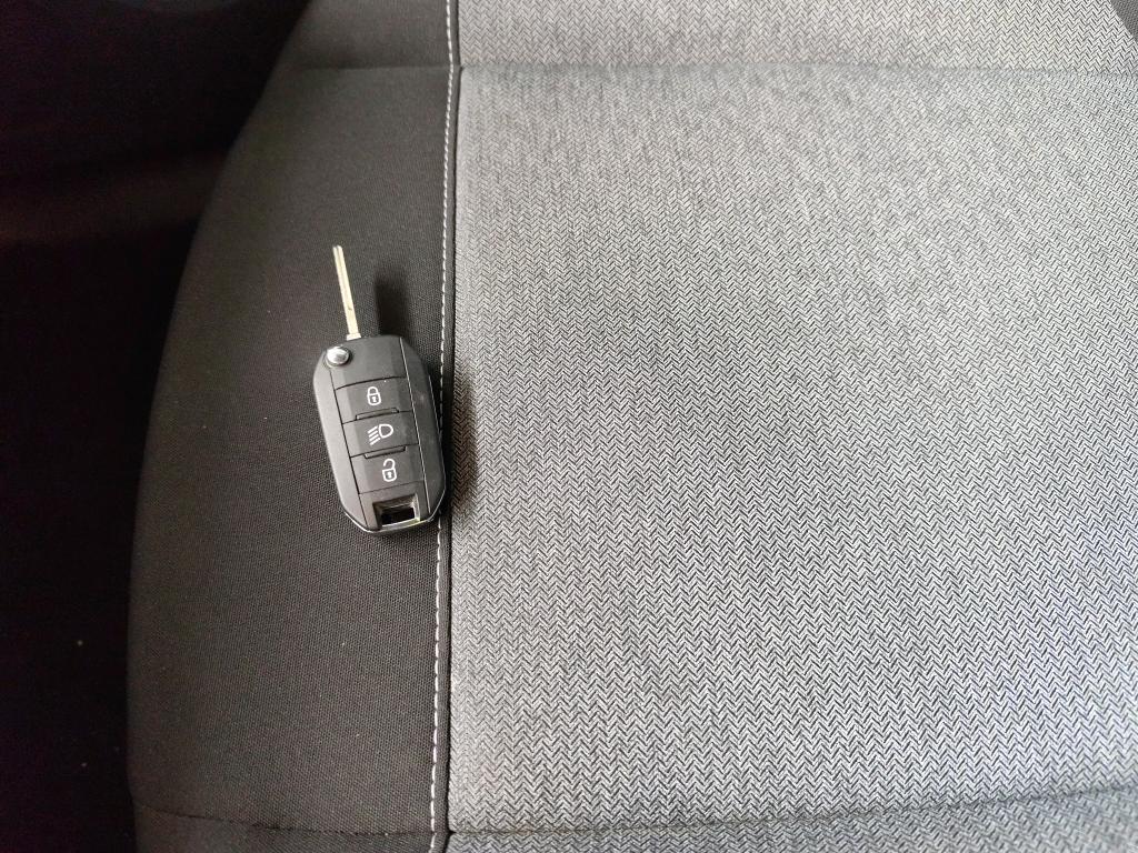 Citroen C4 SOCIETE BLUEHDI 130 S&S EAT8 FEEL NAV BUSINESS R 2022