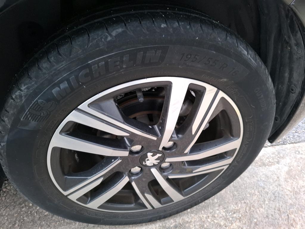 Peugeot 208 PureTech 100 S&S EAT8 Allure 2021