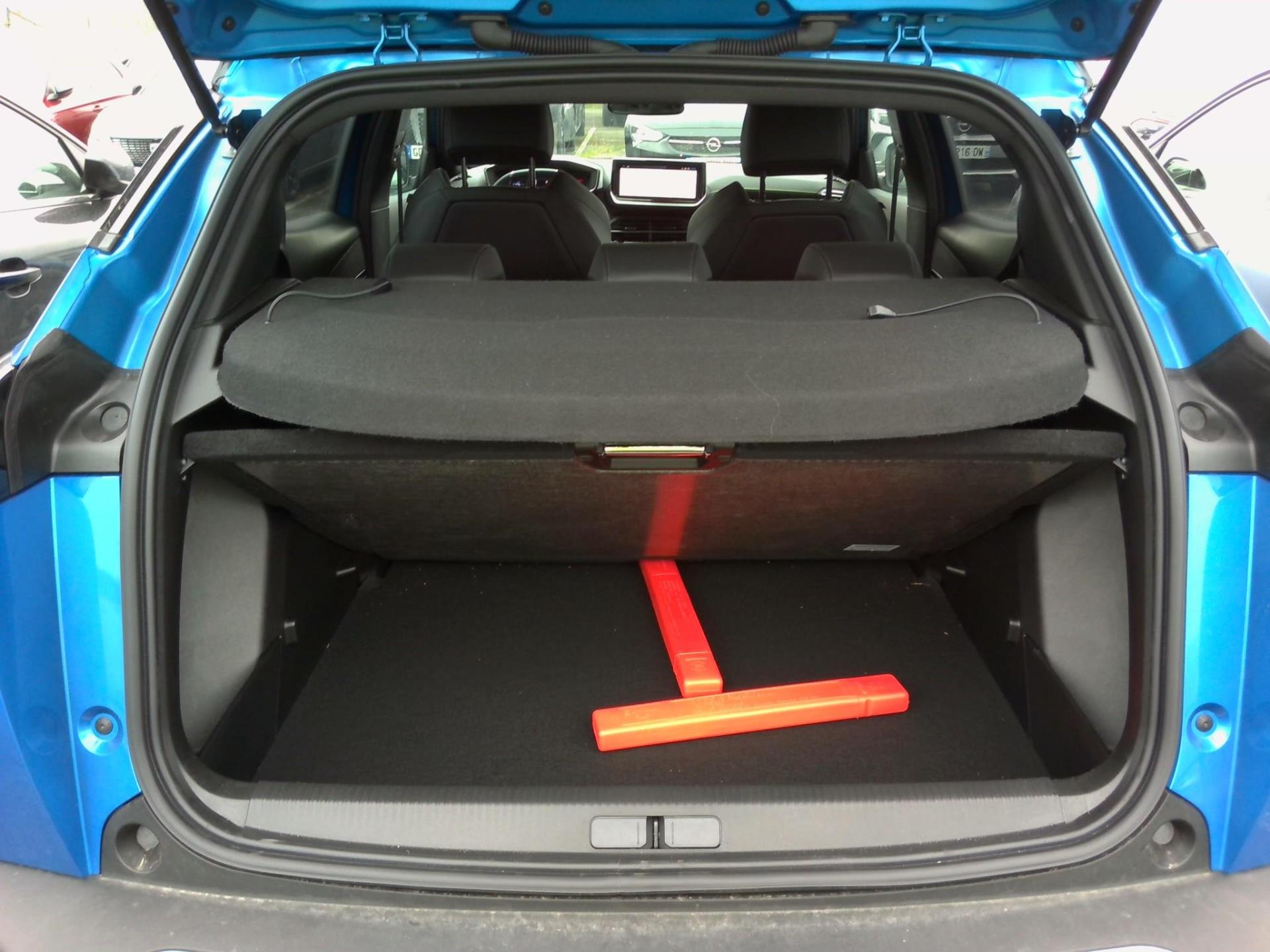 Peugeot 2008 Hybrid 136 e-DCS6 GT 2025