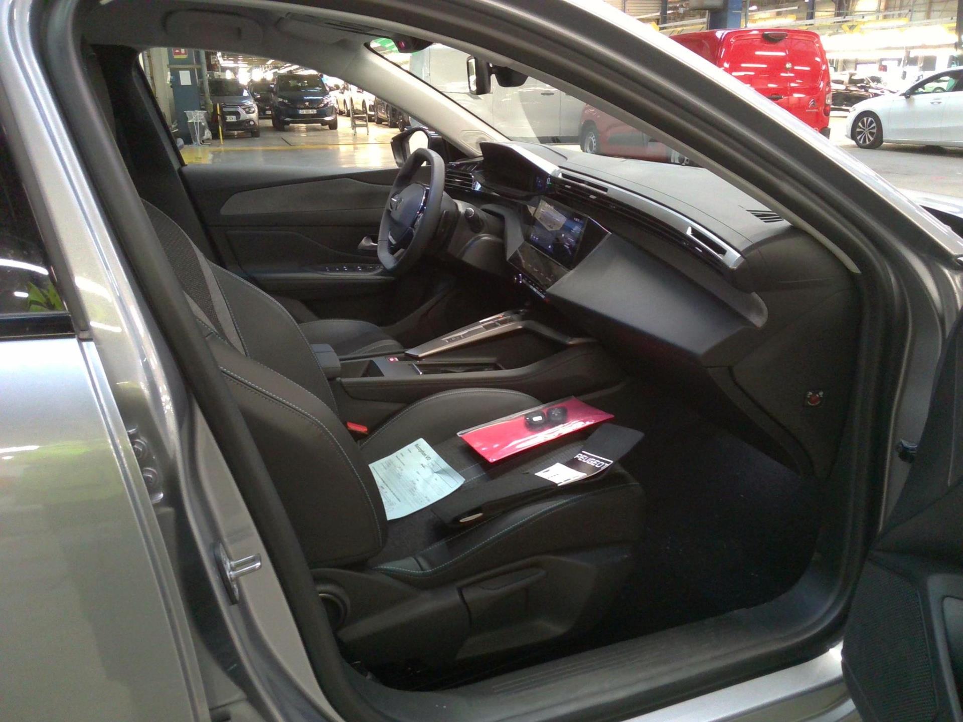 Peugeot 308 PHEV 180 e-EAT8 Allure 2024