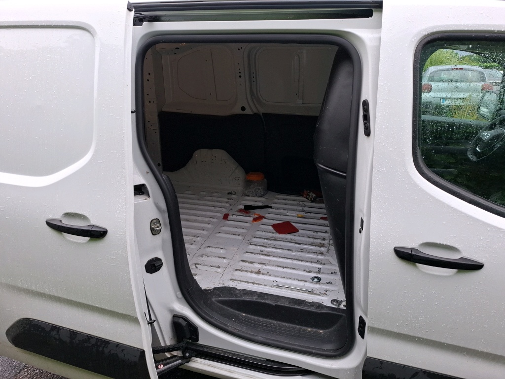 Peugeot PARTNER FOURGON STANDARD 650 KG BLUEHDI 100 S&S BVM5 ASPHALT 2021