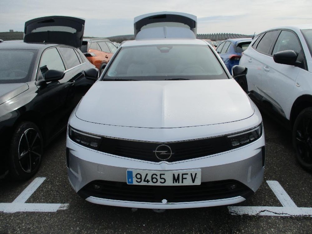 Opel Astra Nuevo Astra 5P Elegance 1.2T XHT MT6 S/S 130 HP (96kW)