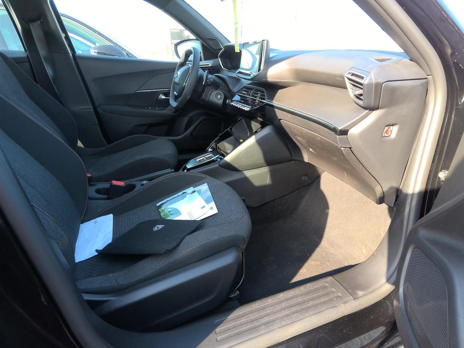 Peugeot 2008 Hybrid 145 e-DCS6 Style 2025