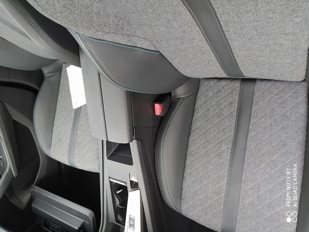 Foto Peugeot 408 10