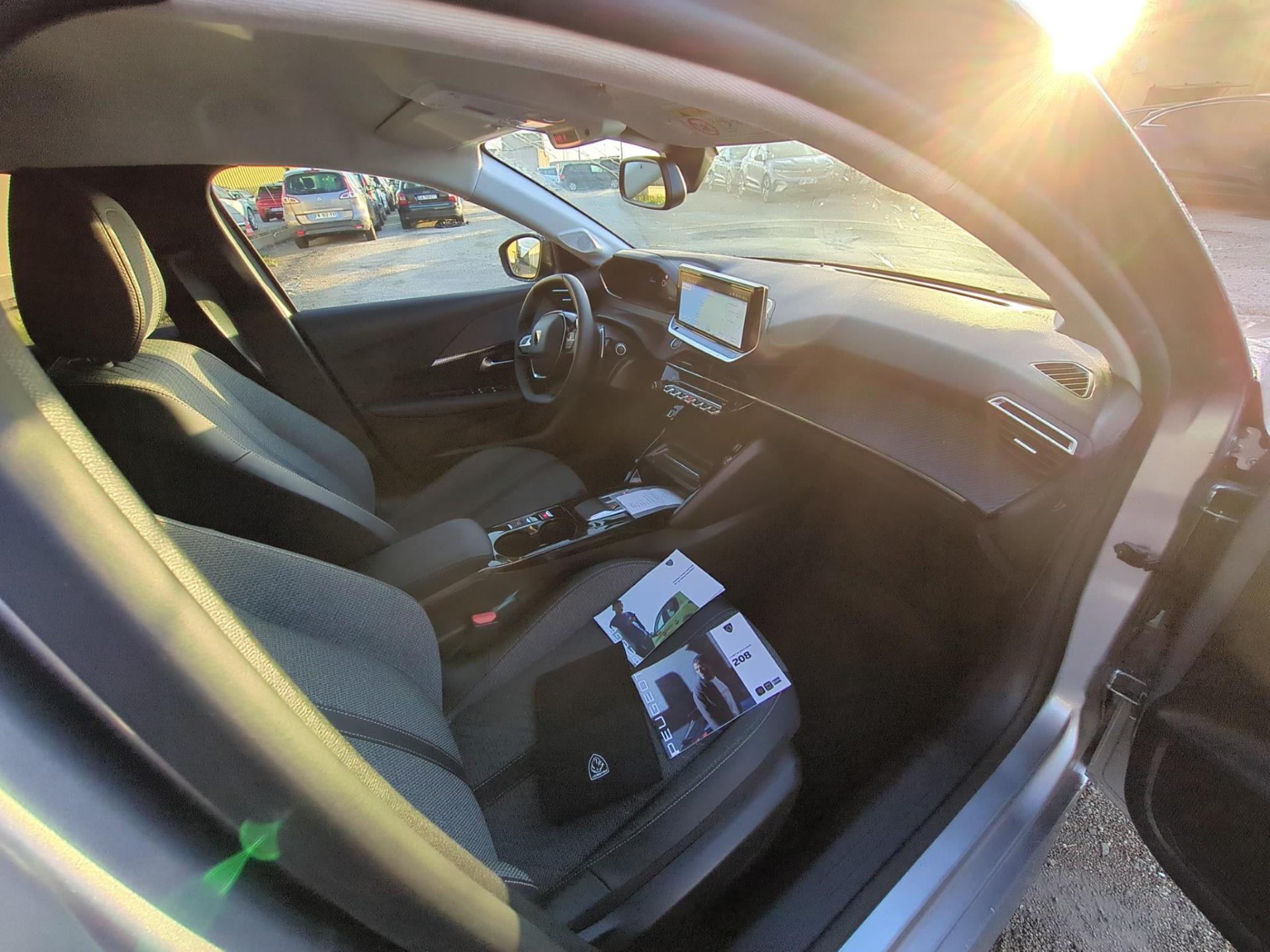 Peugeot 208 Hybrid 100 e-DCS6 Allure 2024