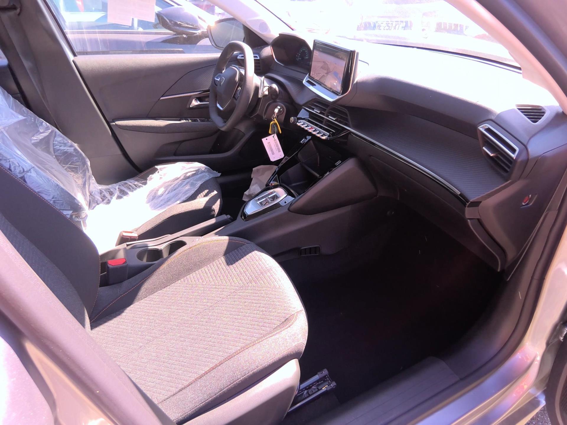 Peugeot 208 Hybrid 110 ch e-DCS6 Style 2025