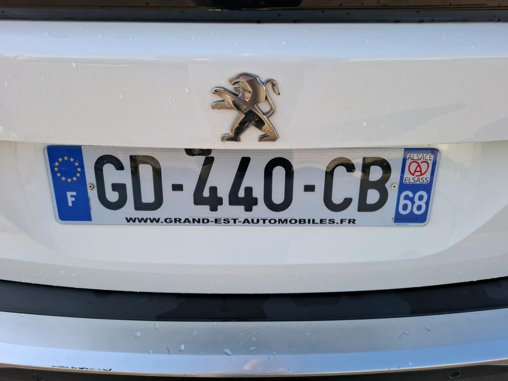 Peugeot 2008 BlueHDi 130 S&S EAT8 Allure Business 2021