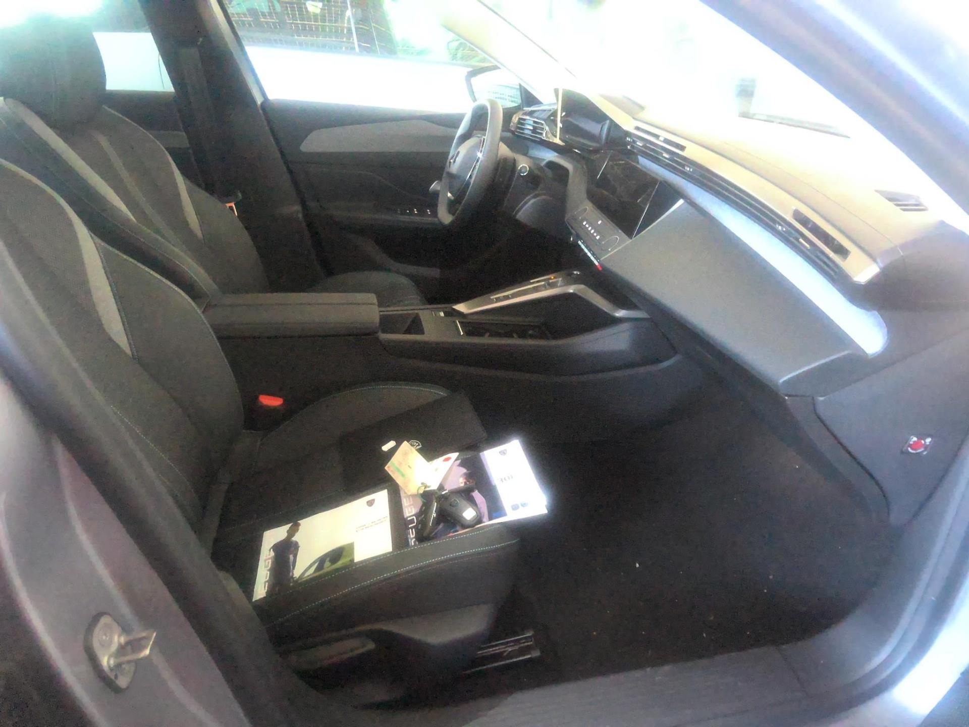 Peugeot 308 Plug-in Hybrid 195 ch e-DCS7 Allure 2025