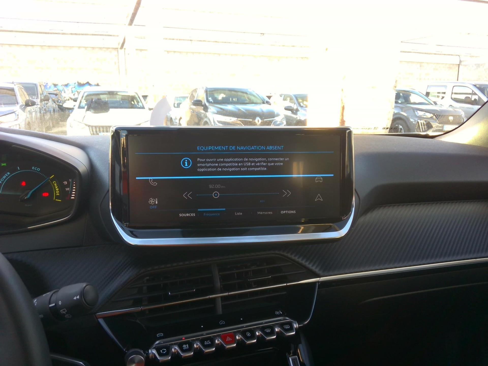 Peugeot 2008 Hybrid 136 e-DCS6 Style 2025