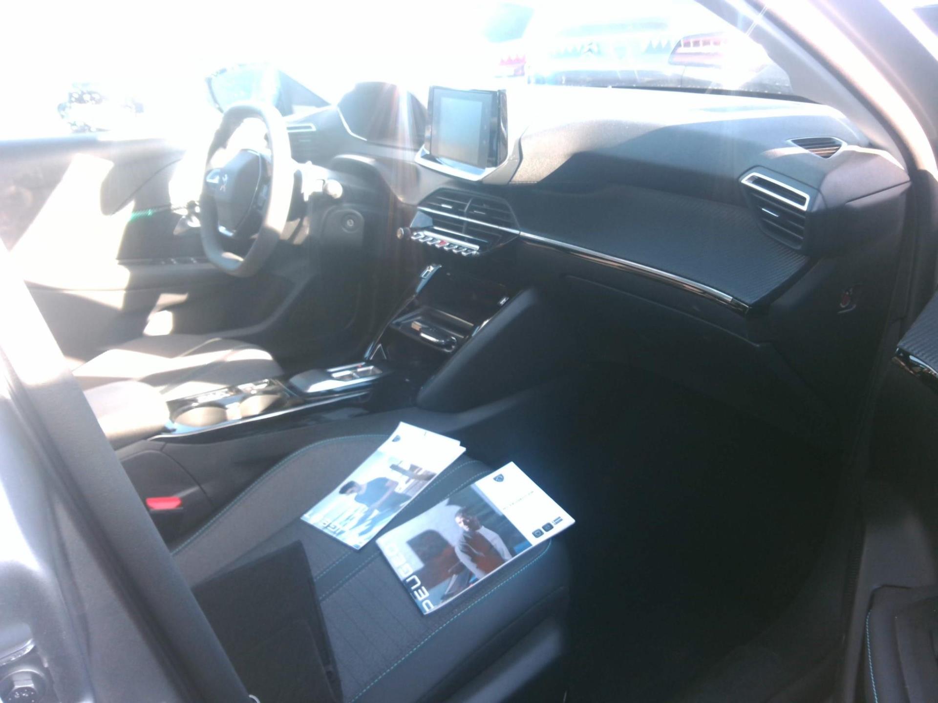 Peugeot 208 PureTech 100 S&S EAT8 Allure 2023