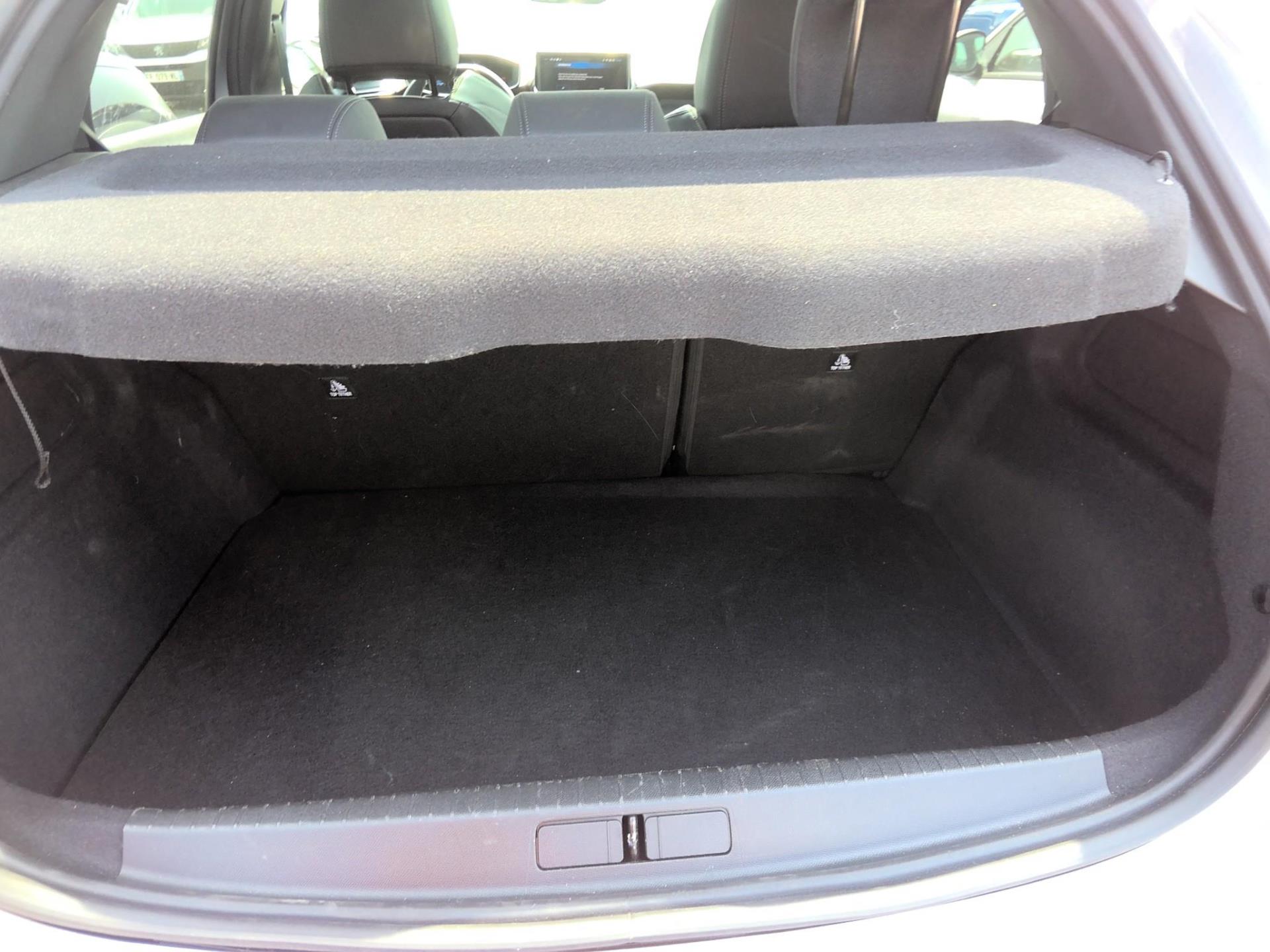 Peugeot 208 Hybrid 136 e-DCS6 GT 2024