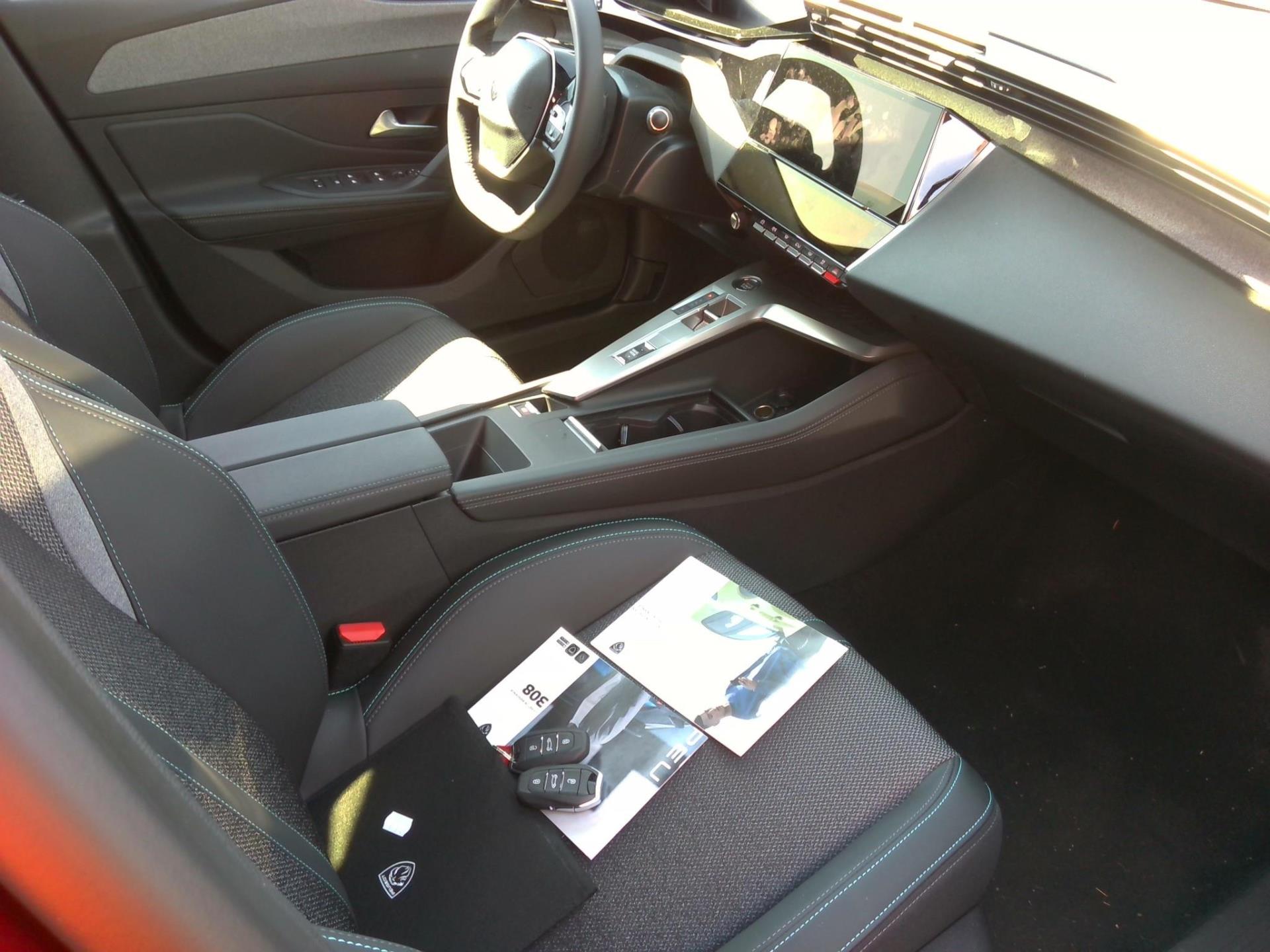 Peugeot 308 PHEV 180 e-EAT8 Allure 2024