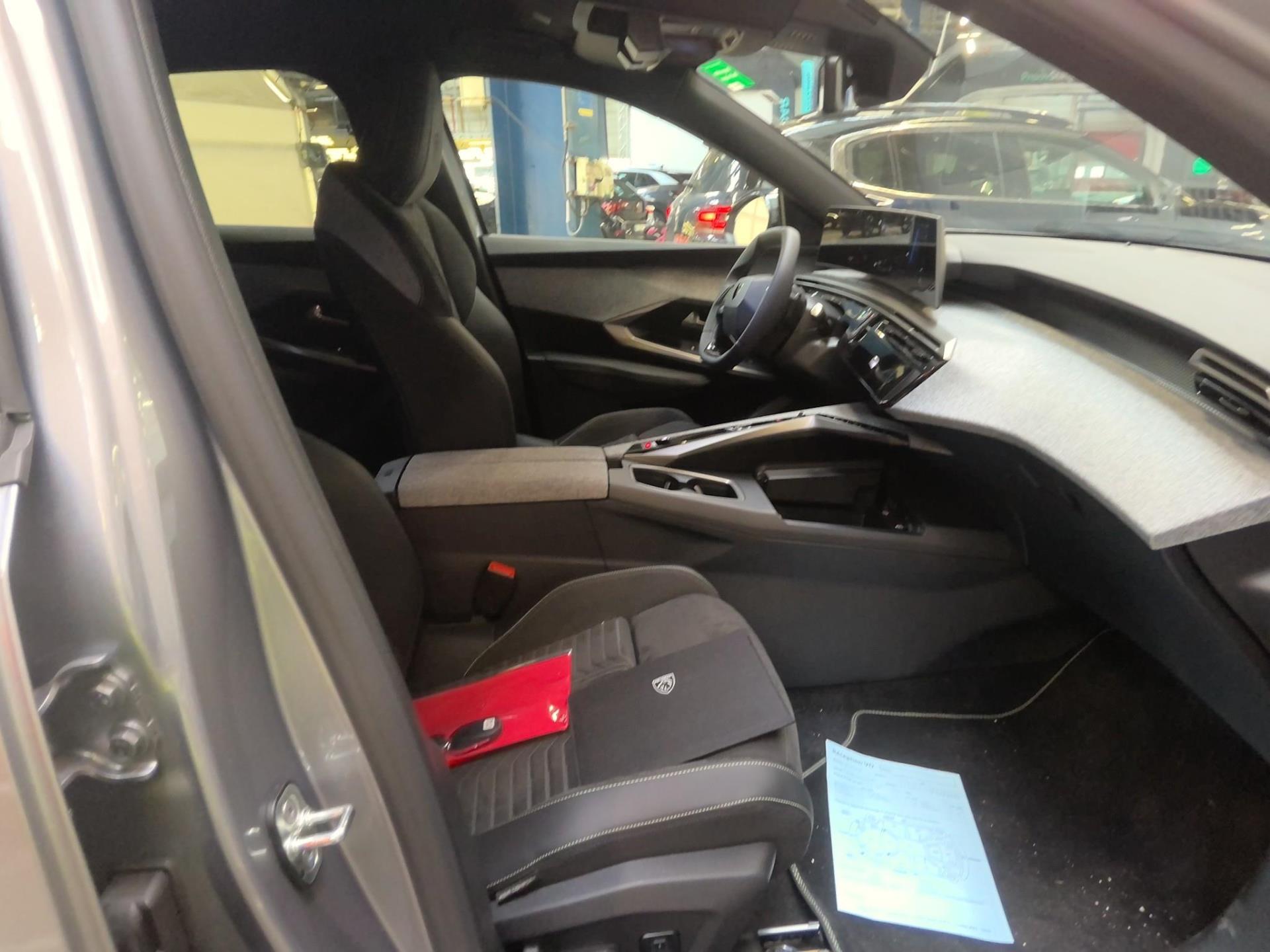 Peugeot 3008 Hybrid 136 e-DCS6 GT 2025