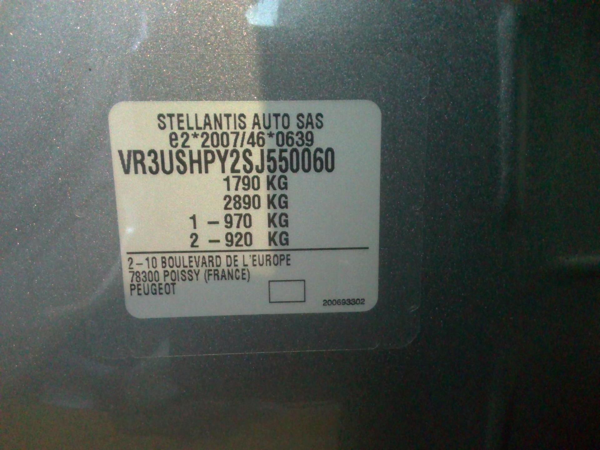 Peugeot 2008 Hybrid 136 e-DCS6 Style 2025