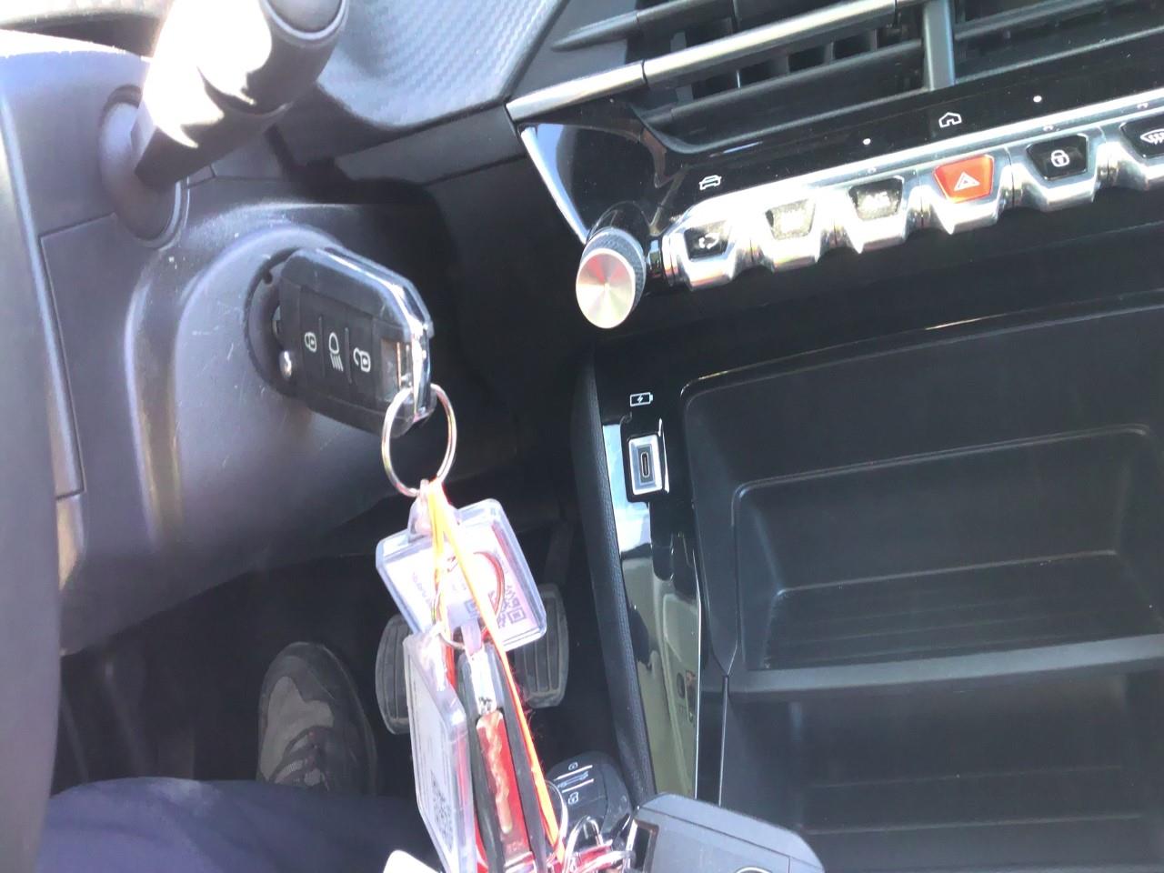 Foto Peugeot 208 10