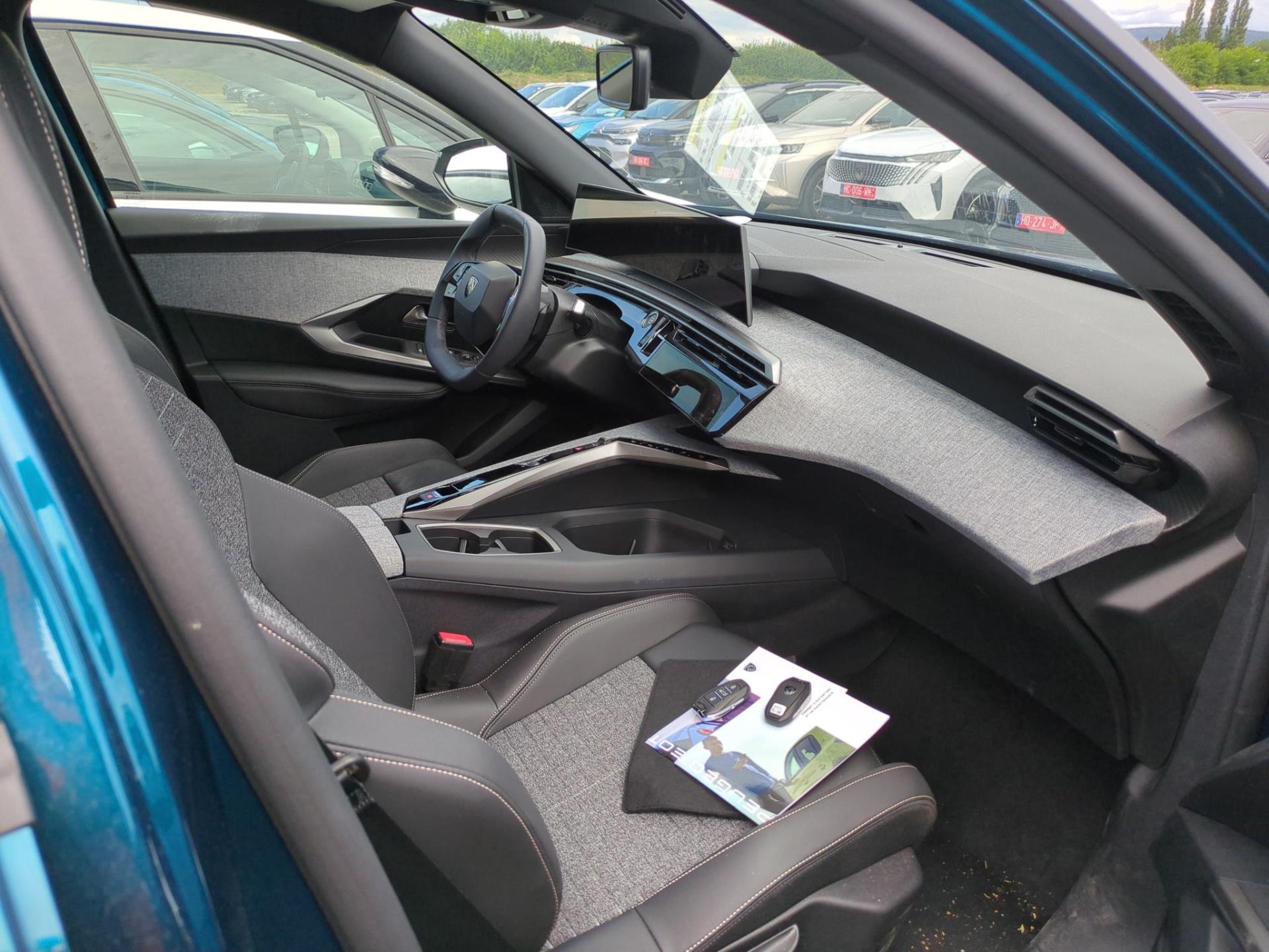 Peugeot 5008 Hybrid 136 e-DCS6 Allure 2025