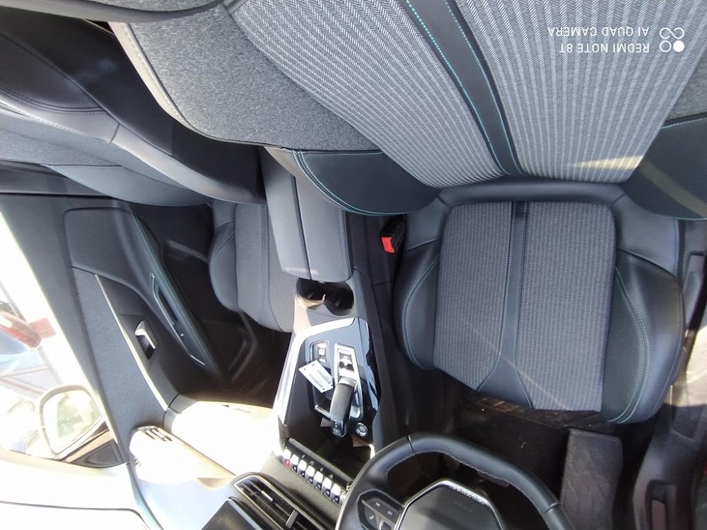 Foto Peugeot 3008 Hybrid 12