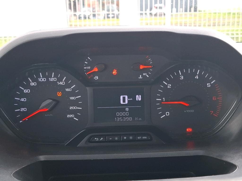 Peugeot PARTNER FOURGON STANDARD 650 KG BLUEHDI 130 S&S EAT8 PREMIUM 2021