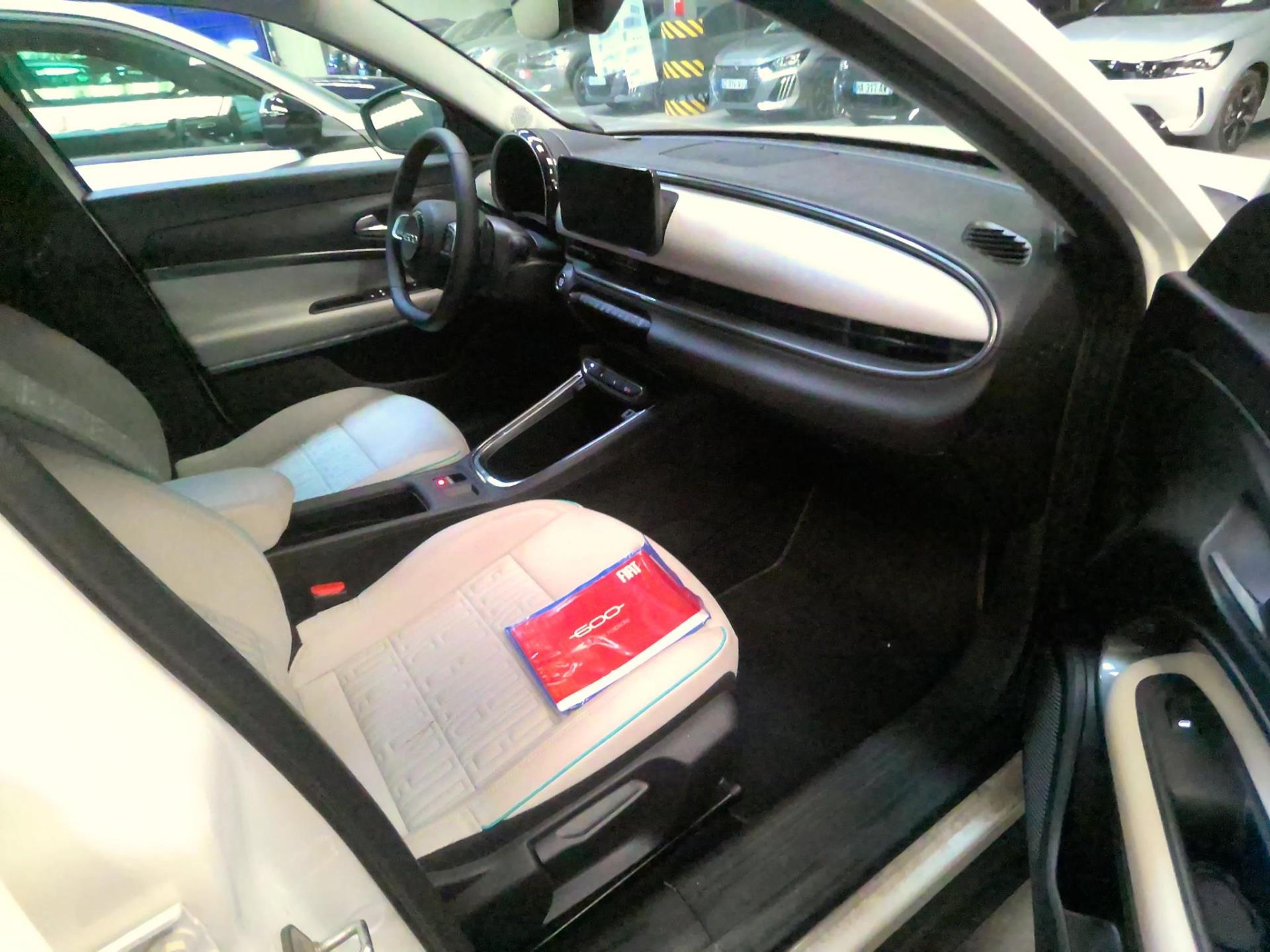 FIAT 600 1.2 Hybrid 100ch DCT6 La Prima 2024