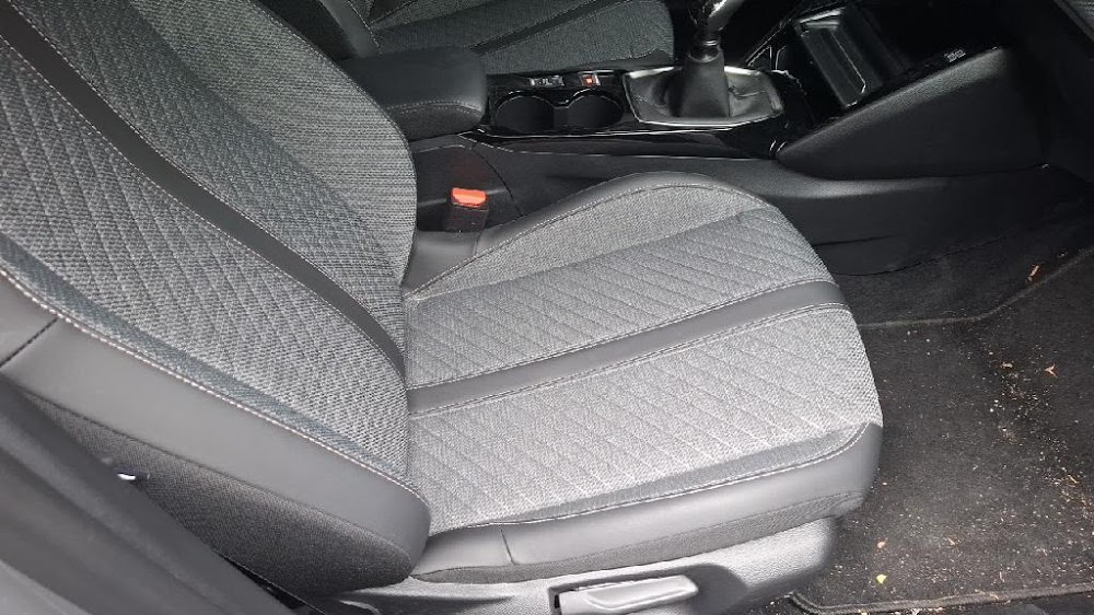 Foto Peugeot 208 11