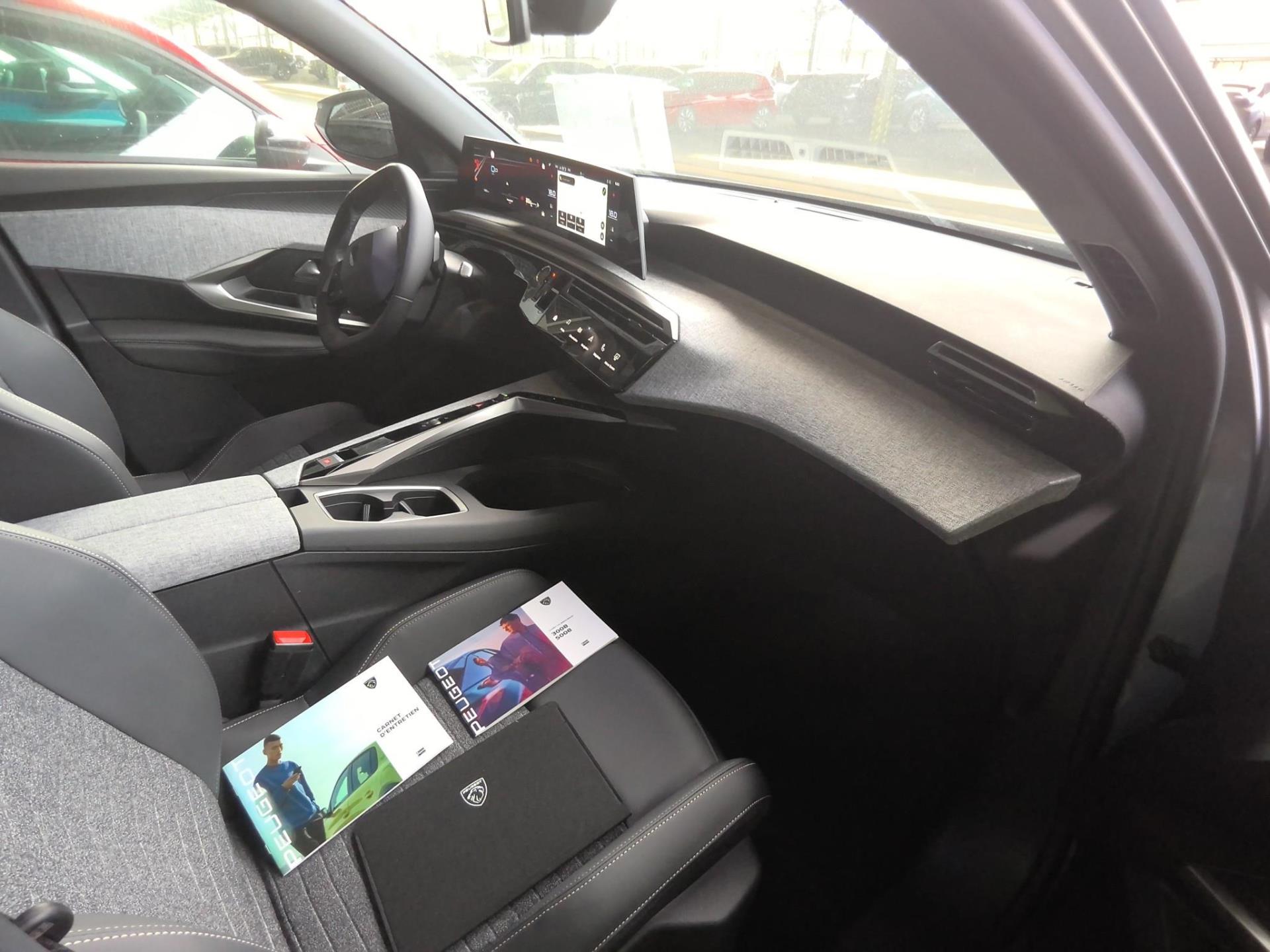Peugeot 3008 Hybrid 145 e-DCS6 Allure 2025